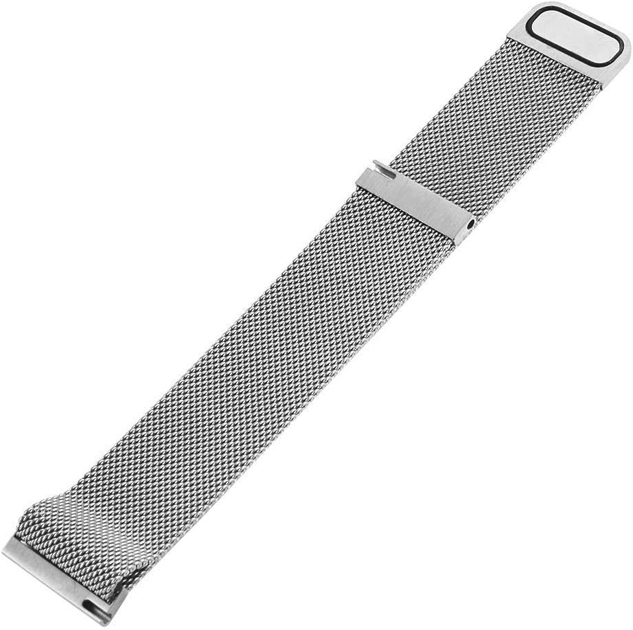 Una correa de reloj de malla plateada se encuentra en diagonal. Tiene un cierre en el medio y una hebilla rectangular al final. El fondo es blanco.