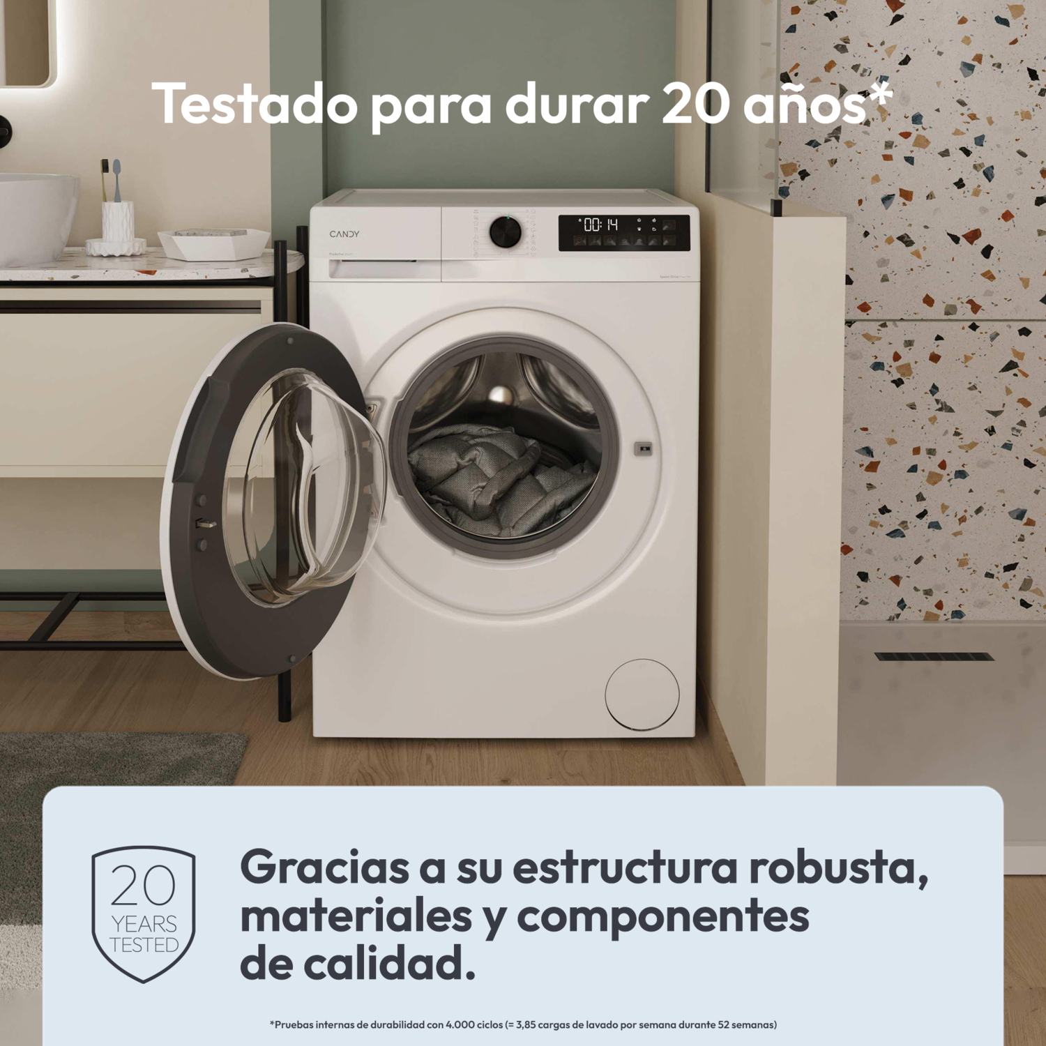Una lavadora blanca con la puerta abierta. Arriba dice 'Testado para durar 20 años'. Abajo, un letrero dice '20 YEARS TESTED'.