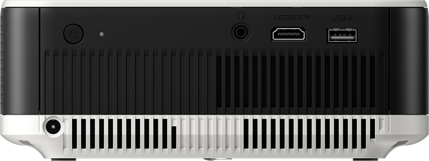 Nahaufnahme der Rückseite eines Projektors. Er hat einen Einschaltknopf, Anschlüsse für Audio, HDMI, USB und Belüftung.