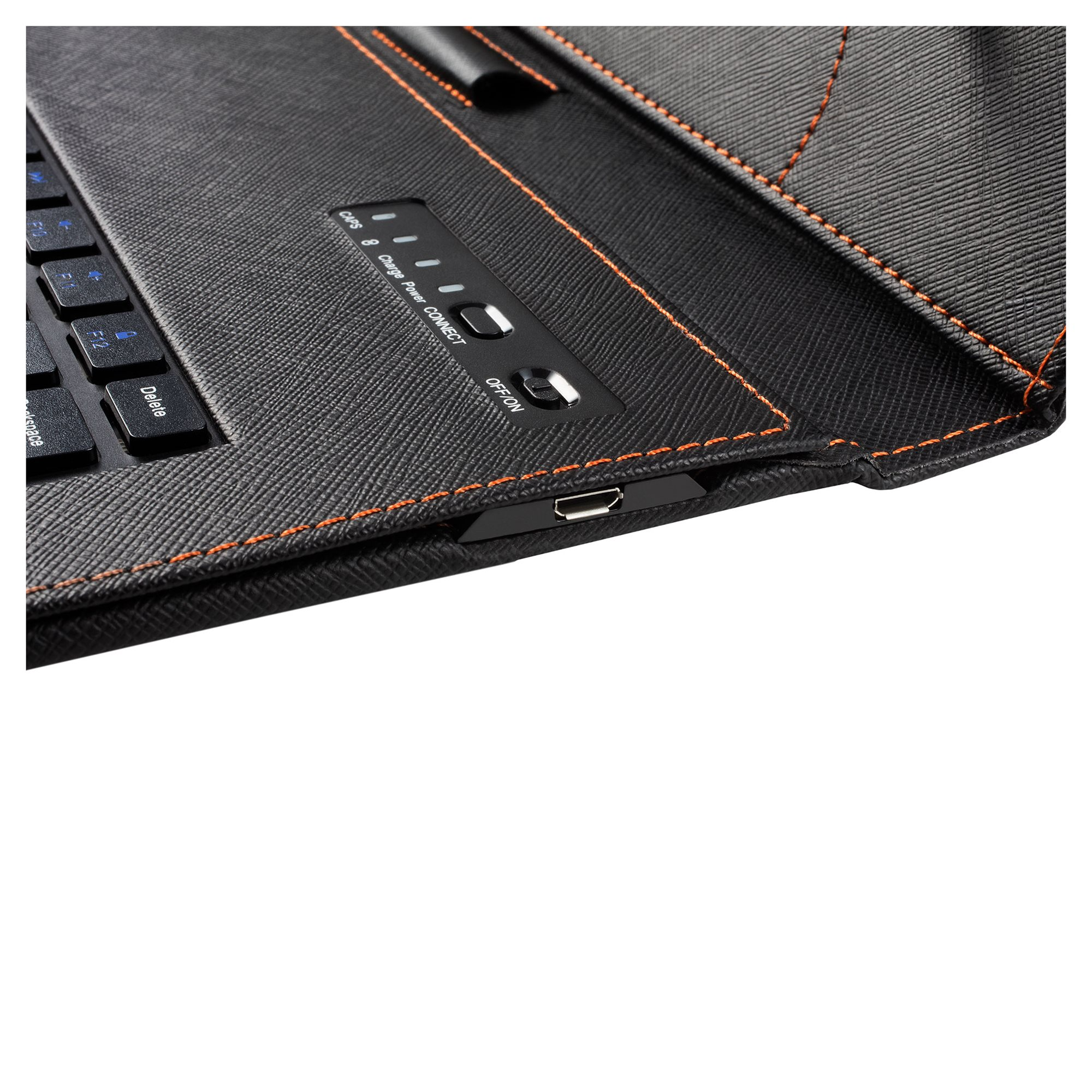 Közelkép egy fekete billentyűzetborítóról narancssárga varrással. Jellemzői: billentyűzet gombok, bekapcsológomb és USB port.