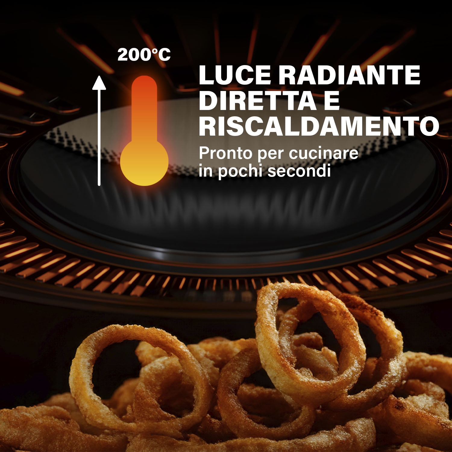 Primo piano di anelli di cipolla cotti, interno del forno con indicatore di temperatura e testo italiano.