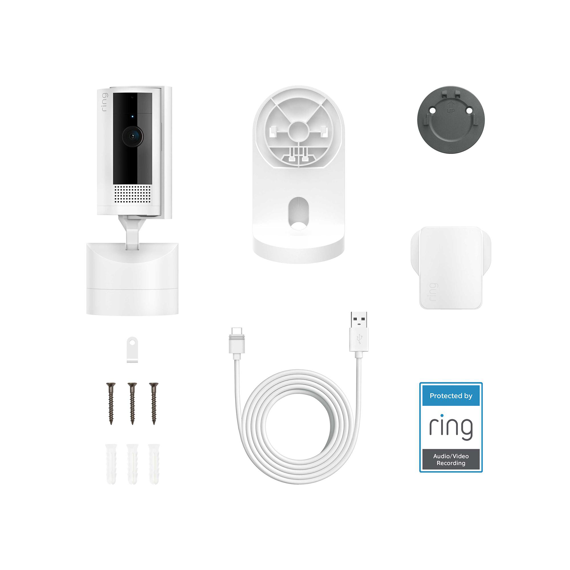 Eine weiße Ring-Sicherheitskamera und Zubehör, einschließlich Halterungen, Schrauben, einem USB-Kabel und einem Schild 'Protected by Ring'.