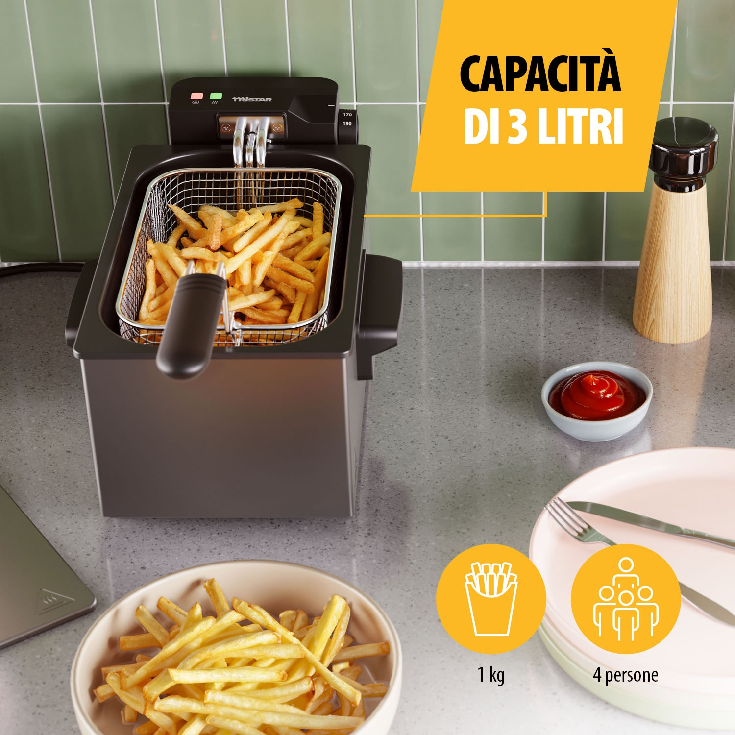 Una friggitrice con patatine fritte, ketchup, saliera e piatti. Il testo indica capacità di 3L, 1 kg di patatine e per 4 persone.