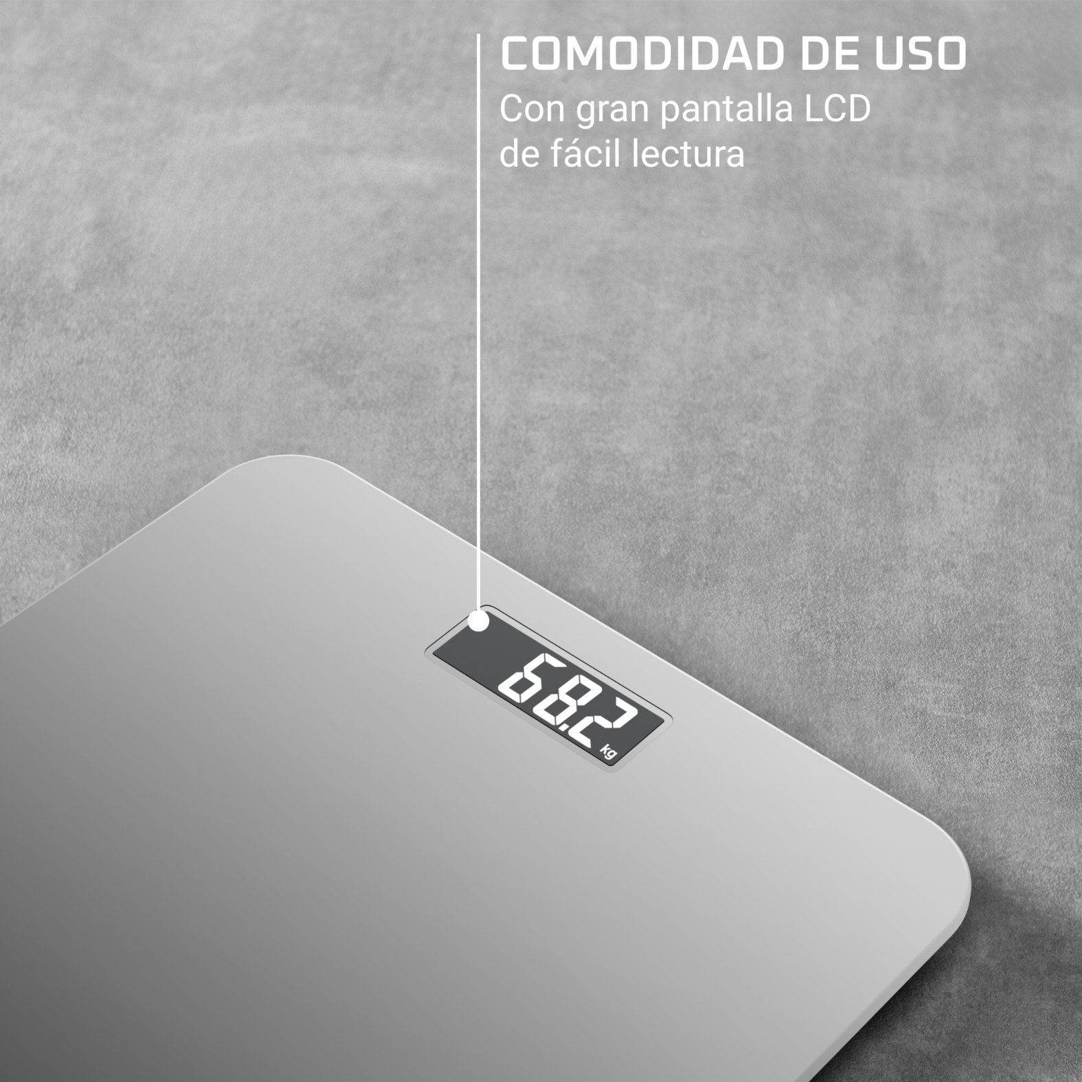 Una báscula digital muestra 68,2 kg. La báscula es plateada, con una pantalla negra. El fondo es una superficie gris texturizada.