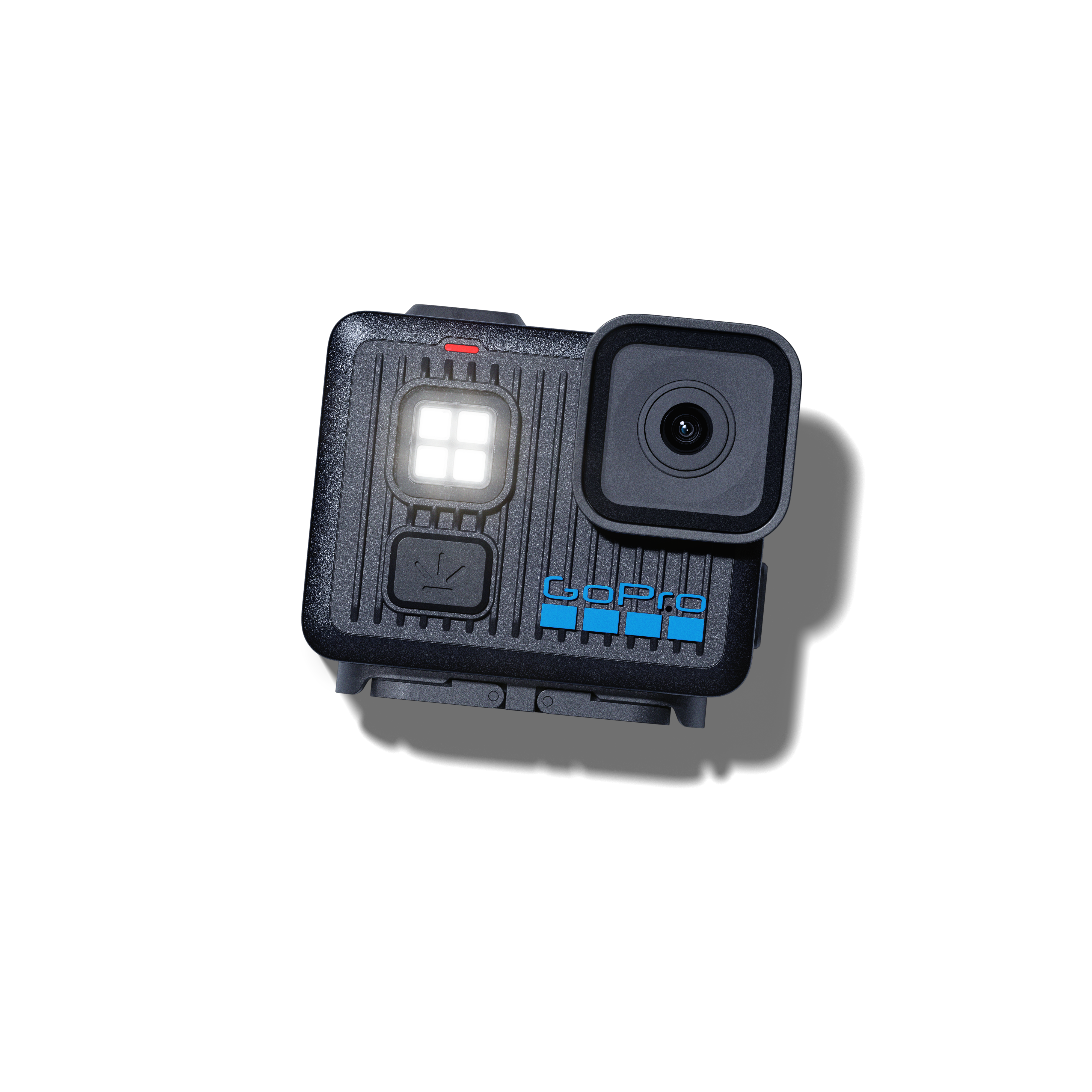 Eine schwarze GoPro-Kamera mit Objektiv, Licht und blauem GoPro-Logo vor schwarzem Hintergrund.