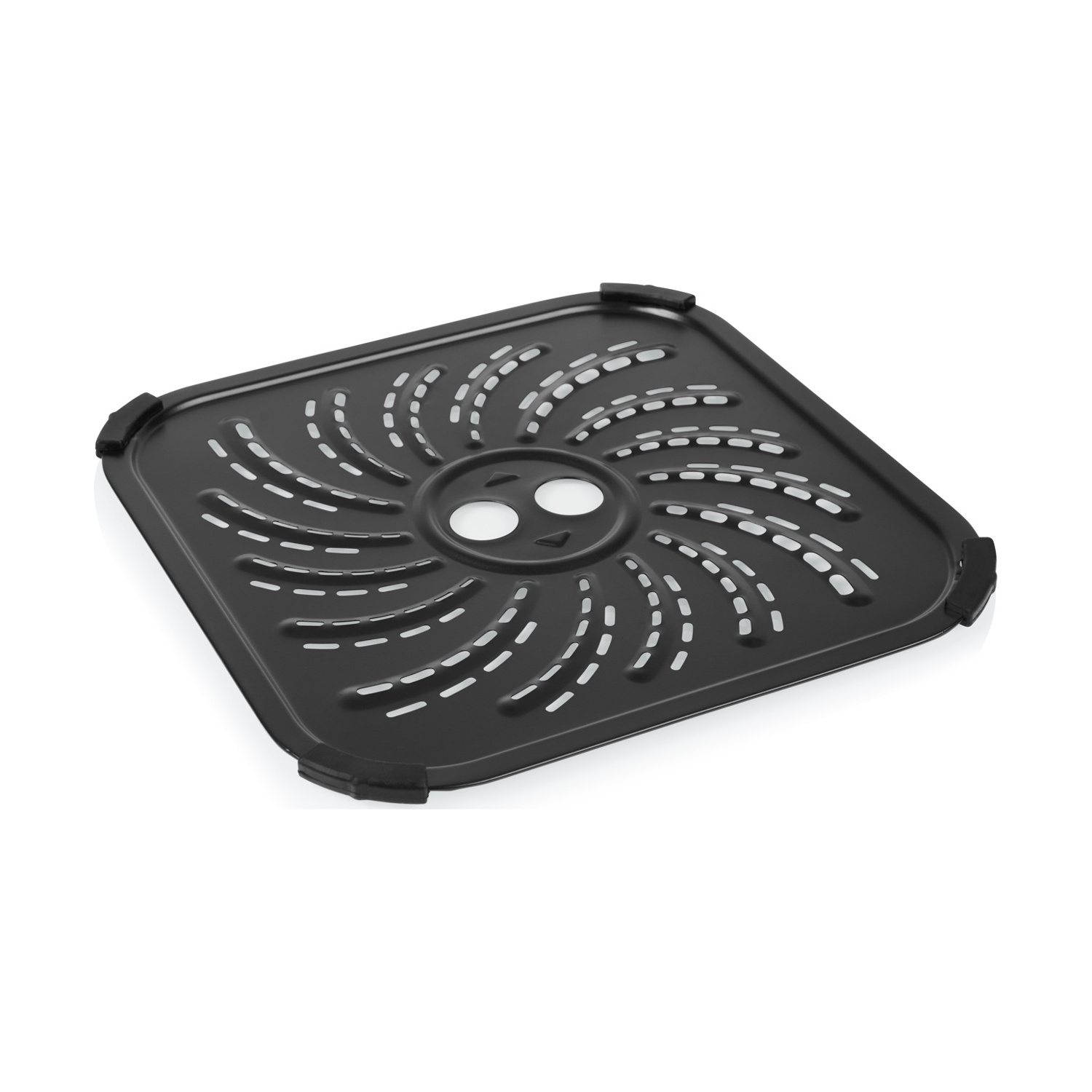 Un cestello nero quadrato per friggitrice ad aria con superficie perforata. Ha un design centrale e angoli arrotondati. Isolato su bianco.