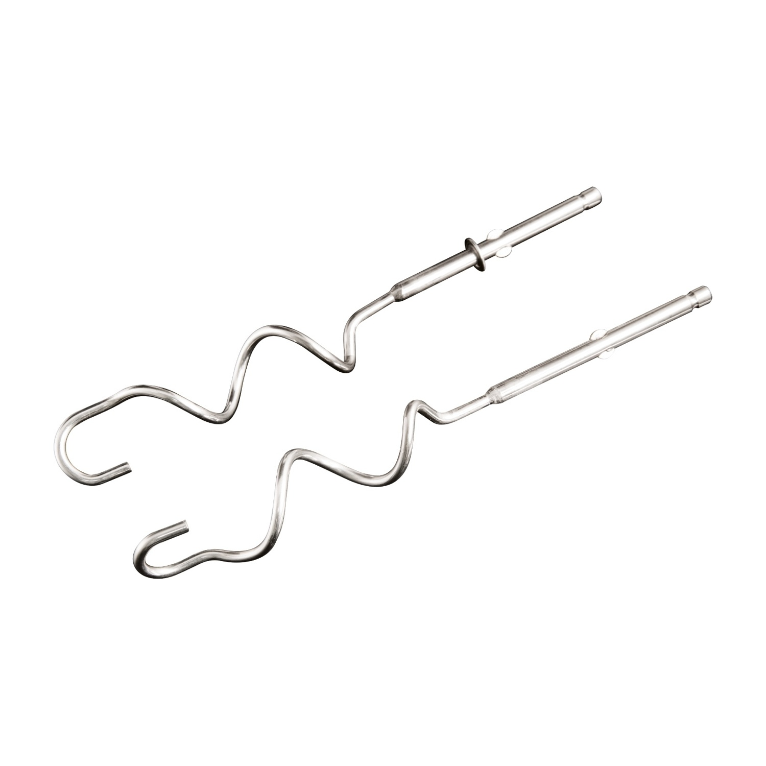 Due accessori per mixer argentati e curvi su sfondo bianco. Sono progettati per mescolare ingredienti.