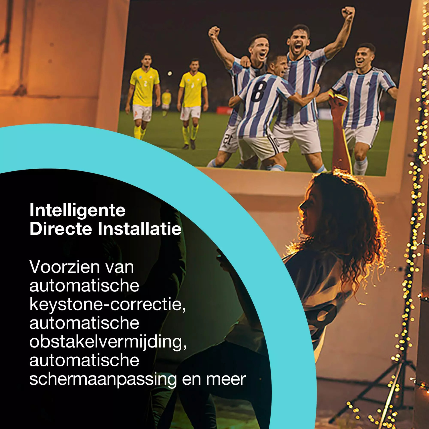 Een vrouw bekijkt een voetbalwedstrijd op een scherm. Spelers in blauw-wit gestreept juichen. Nederlandse tekst.