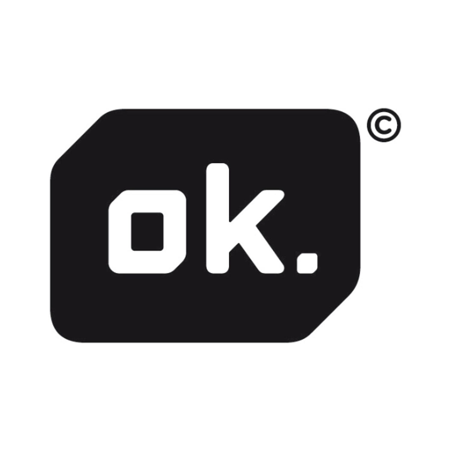 Rettangolo nero arrotondato con 'ok.' in bianco. Un simbolo '©' è in alto a destra. Lo sfondo è bianco.