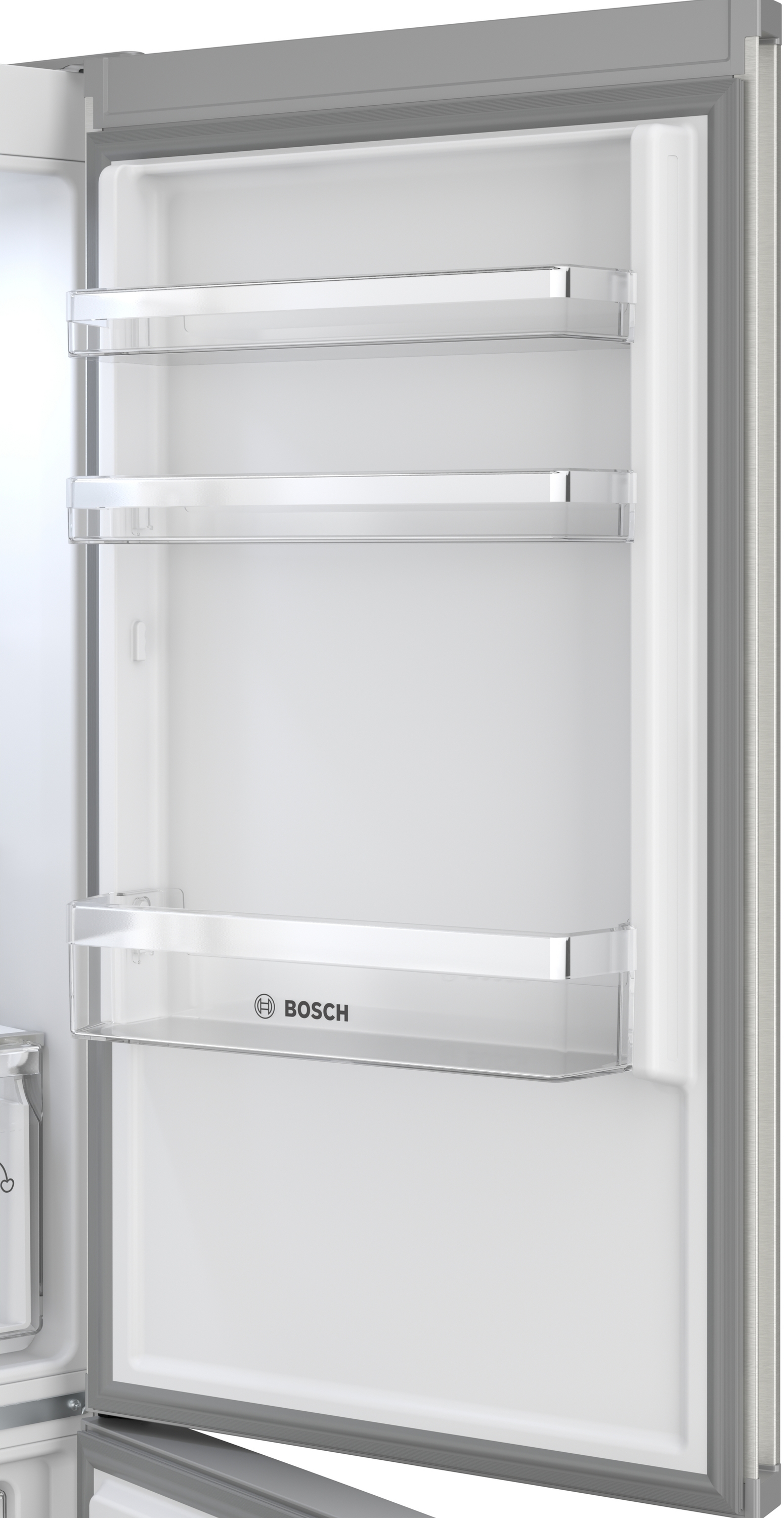 Offener Kühlschrankinnenraum mit Regalen. Das Bosch-Logo ist sichtbar. Hellgrauer Rahmen, weißer Innenraum und transparente Regale.