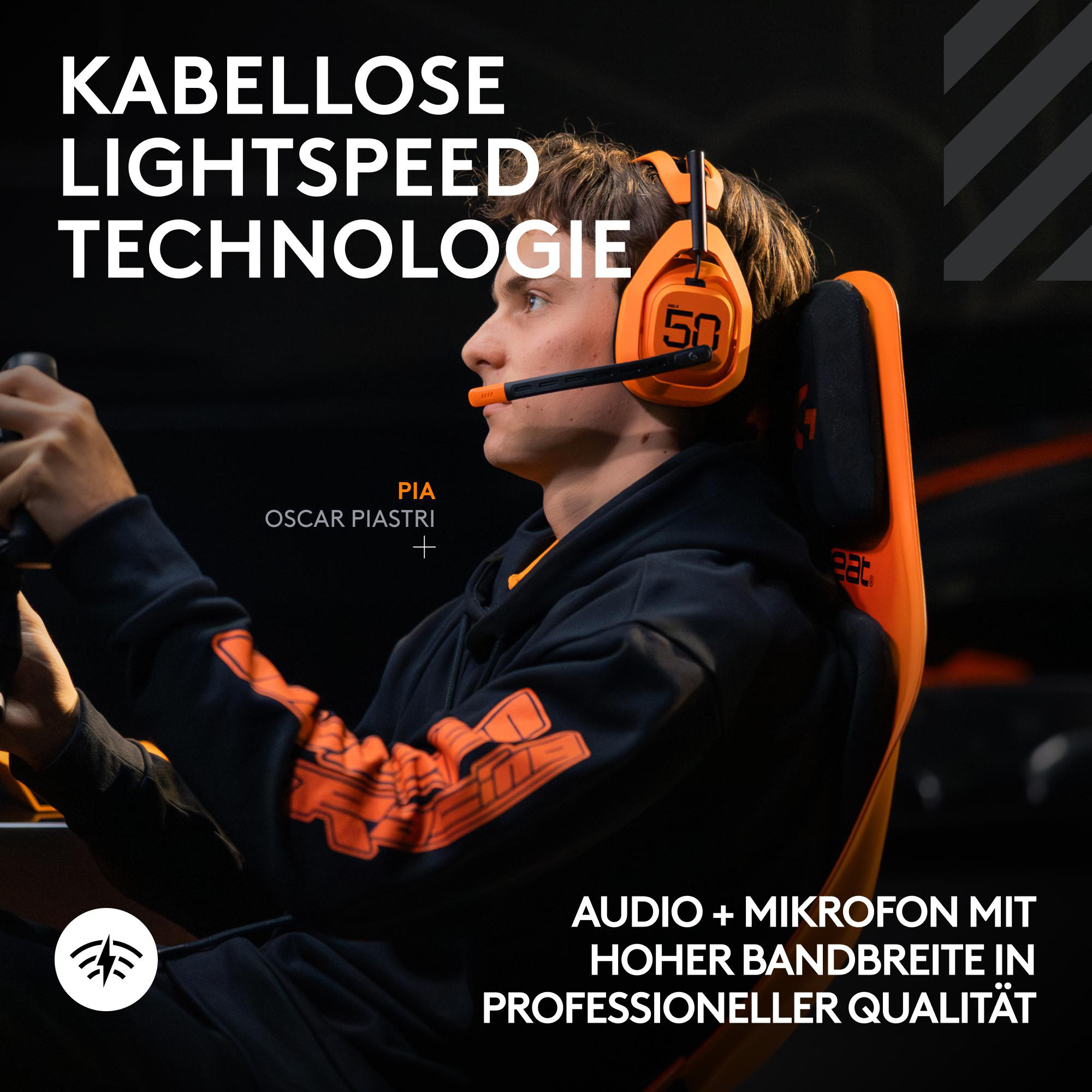 Ein Mann mit orangefarbenem Headset sitzt in einem Stuhl. Der Text auf dem Bild lautet 'KABELLOSE LIGHTSPEED TECHNOLOGIE'.