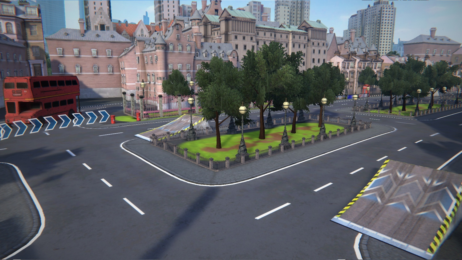 Une intersection urbaine avec des bâtiments et des arbres. Un bus à impériale rouge à gauche. Un parc arboré au centre.