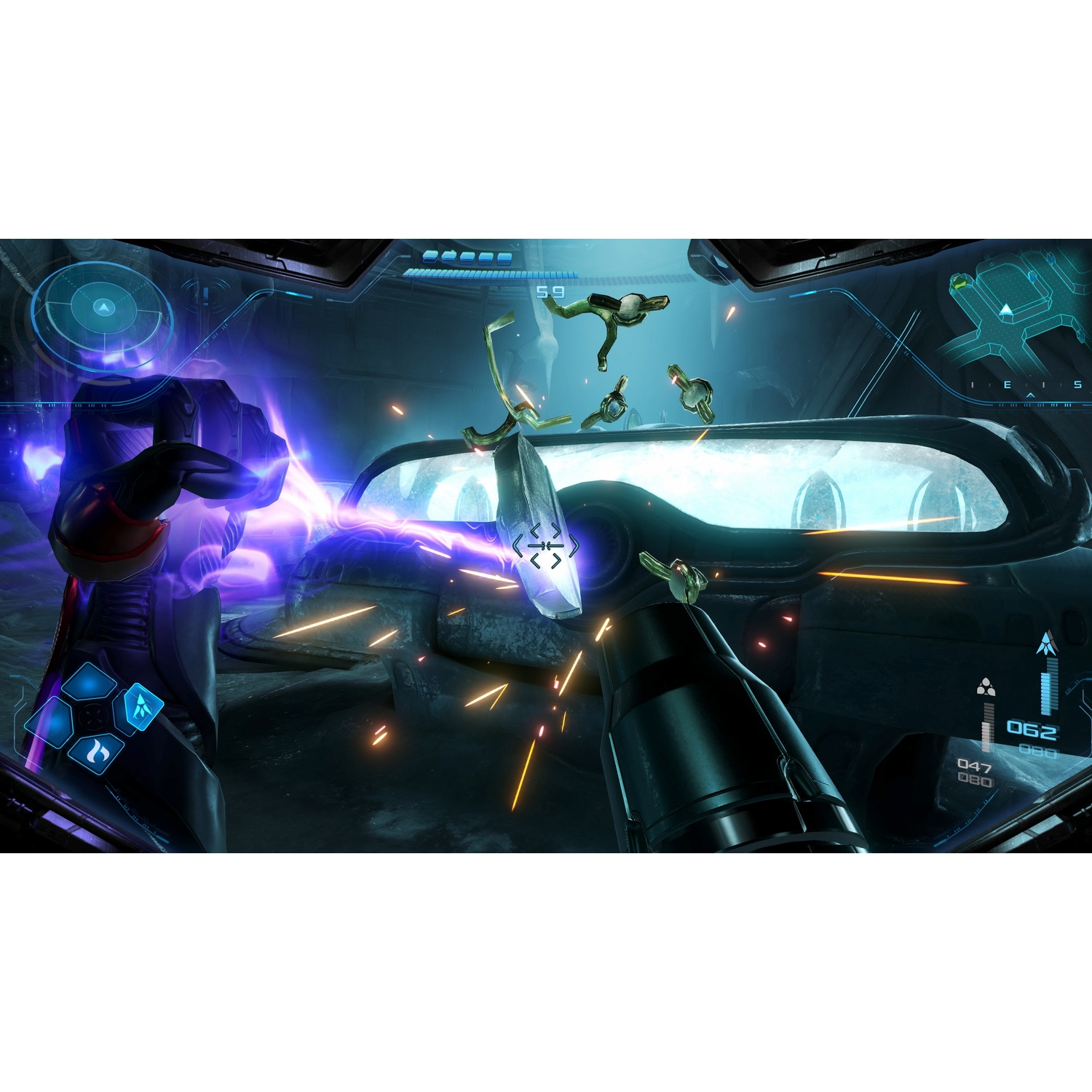Una visuale in prima persona di un gioco di fantascienza. Il giocatore spara ai nemici con energia blu ed esplosioni. Cabina di pilotaggio futuristica.