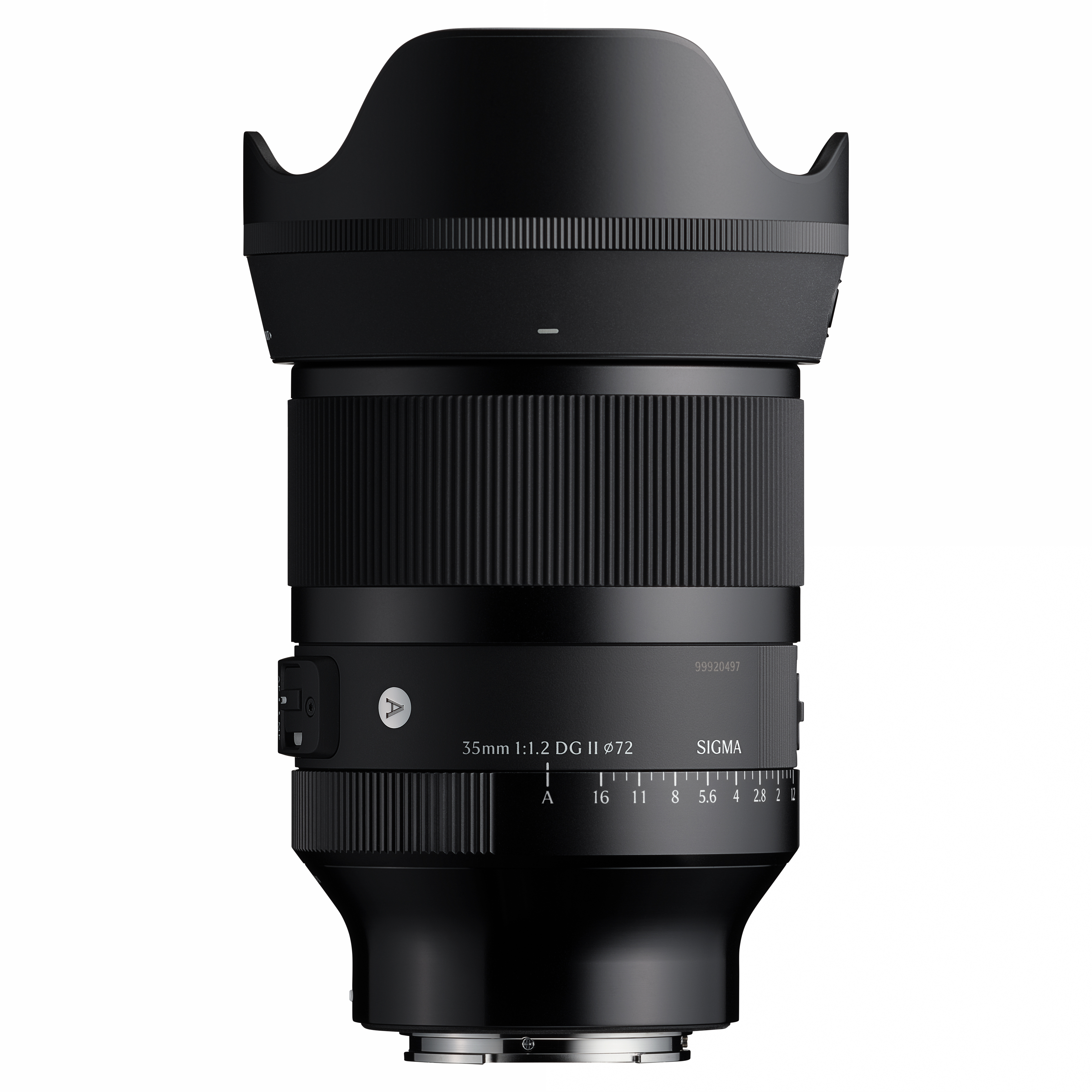 Ein schwarzes Sigma 35mm 1:1.2 DG II Kameraobjektiv. Es hat Fokus- und Blendenringe, eine Streulichtblende und Markierungen.