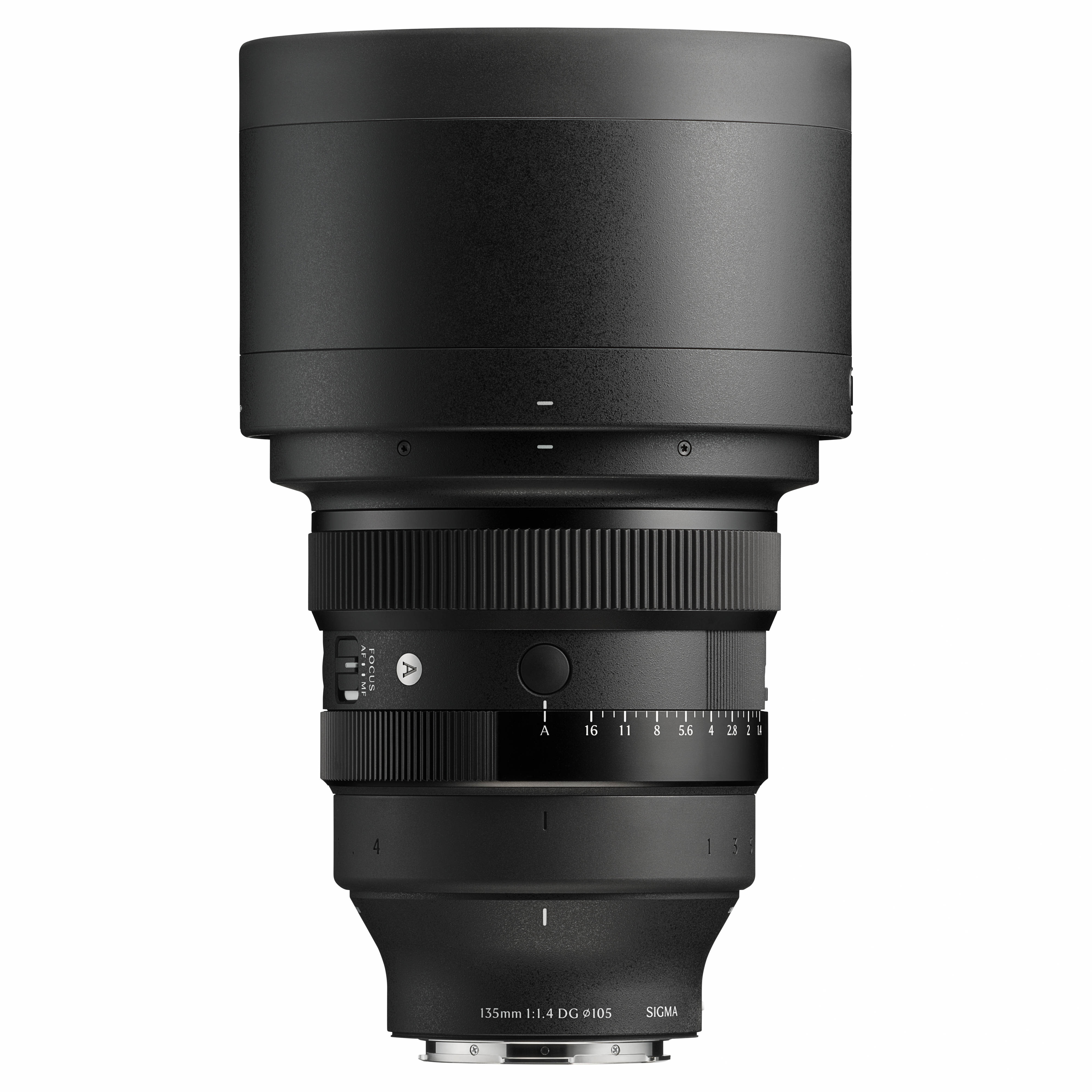 Schwarzes Kameraobjektiv auf weißem Hintergrund. Mit Fokus- und Blendeneinstellungen. Aufschrift: '135mm 1:1.4 DG'.