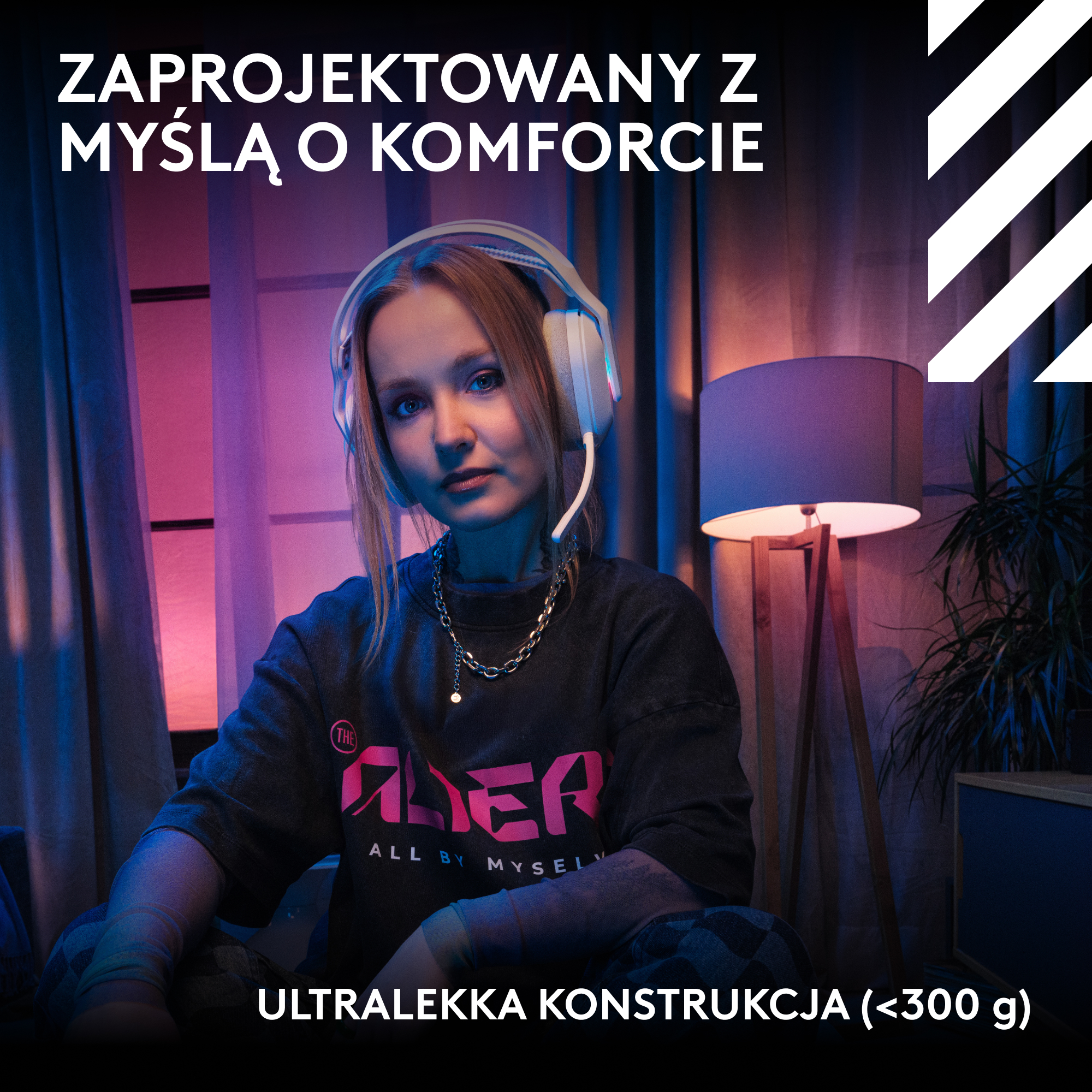 Młoda kobieta w słuchawkach, w pokoju z fioletowym i niebieskim oświetleniem. Tekst mówi 'Zaprojektowany z myślą o komforcie' i 'Ultralekka konstrukcja'.