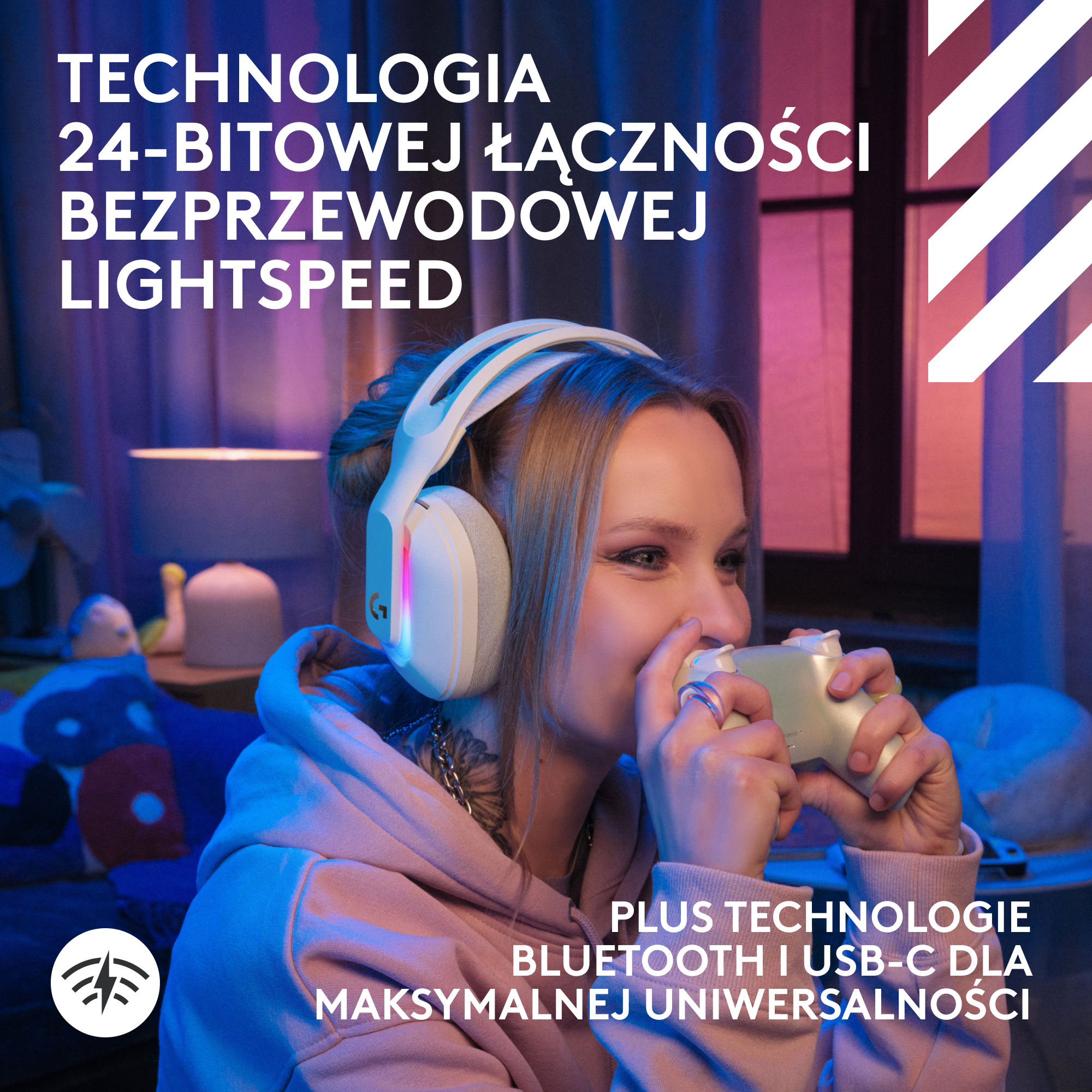 Kobieta w słuchawkach trzyma pada, z tekstem o technologii bezprzewodowej. Tło to rozmyty pokój.