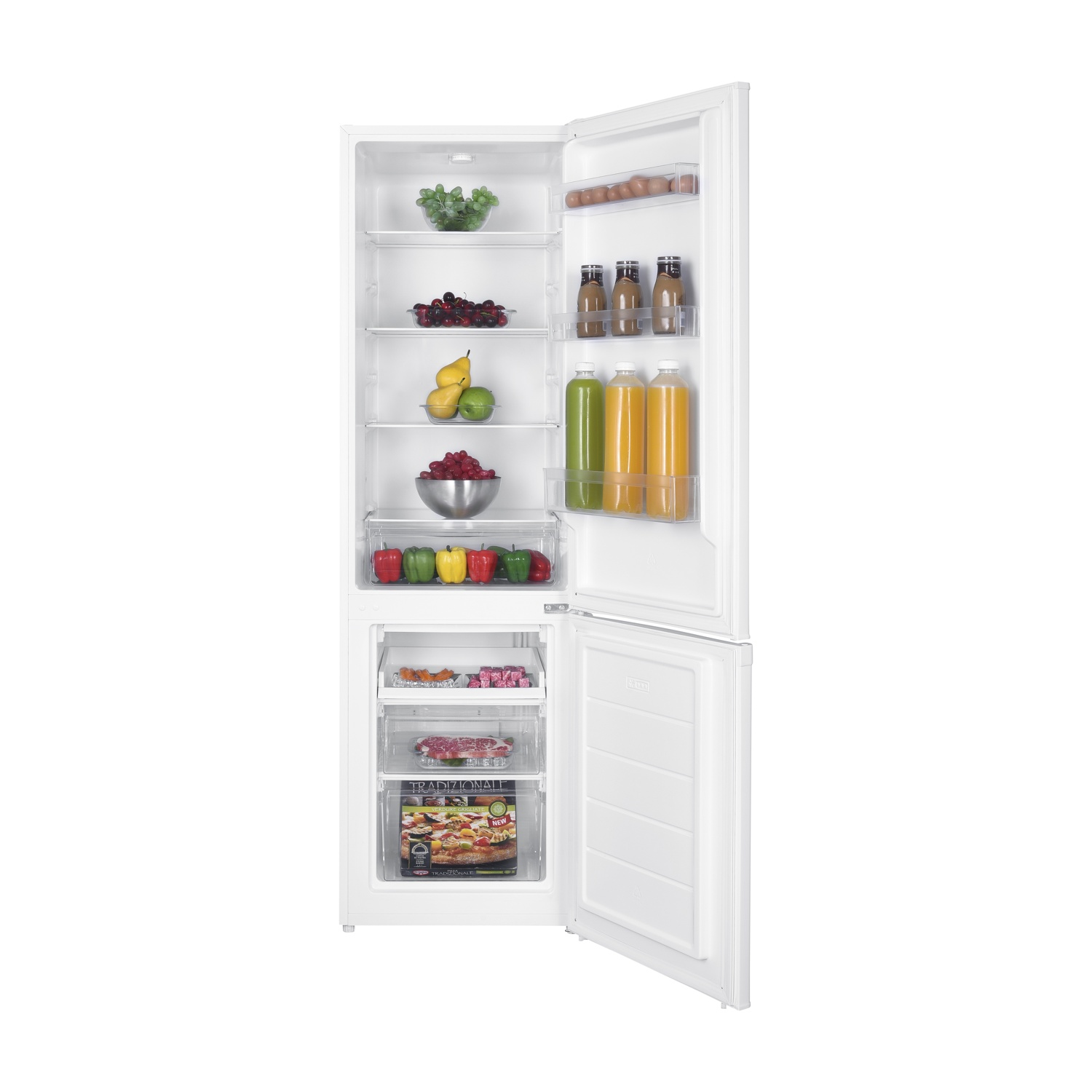 Frigorifero bianco aperto, pieno di cibo: frutta, verdura, bevande e surgelati. Uova e bottiglie sulla porta.