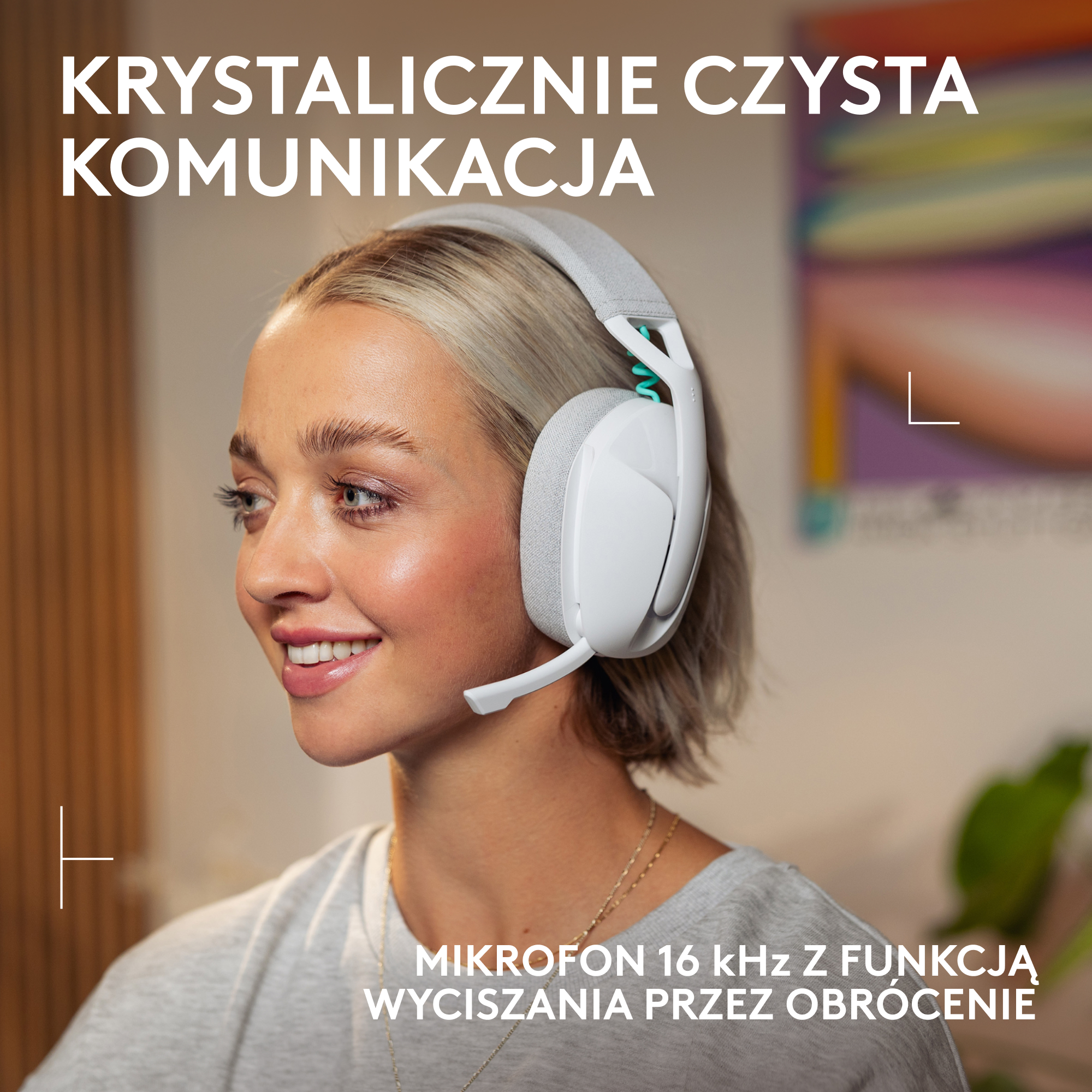Uśmiechnięta kobieta w białym zestawie słuchawkowym. Tekst: Krystalicznie czysta komunikacja, and Mikrofon 16 kHz...