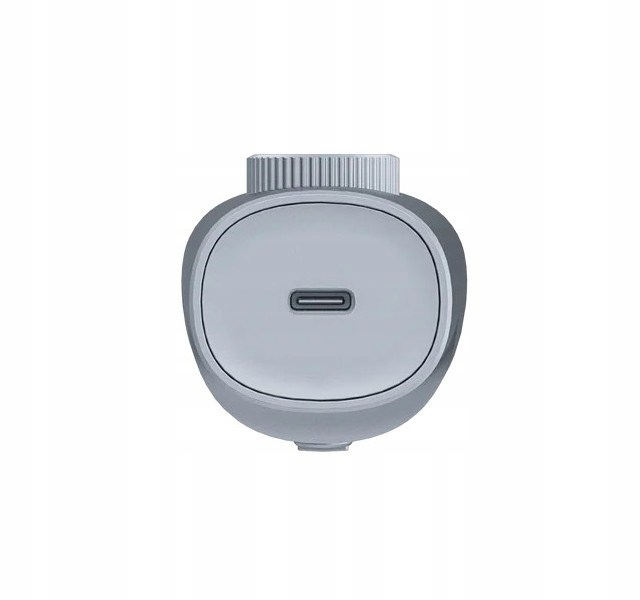 Szare urządzenie z portem USB-C. Ma cylindryczny wierzch z żebrami i zaokrąglony korpus.