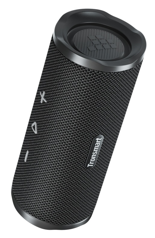 Czarny, cylindryczny głośnik Tronsmart. Posiada przyciski i teksturowaną powierzchnię. Na górze znajduje się logo.