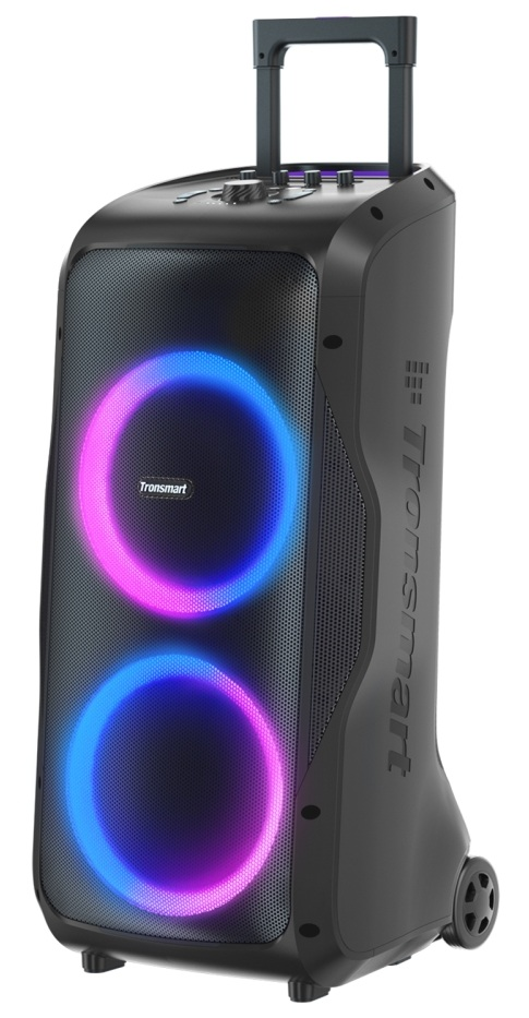 Czarny głośnik Tronsmart z dwoma kolorowymi, świecącymi okręgami, uchwytem, kołami i logo Tronsmart z boku.