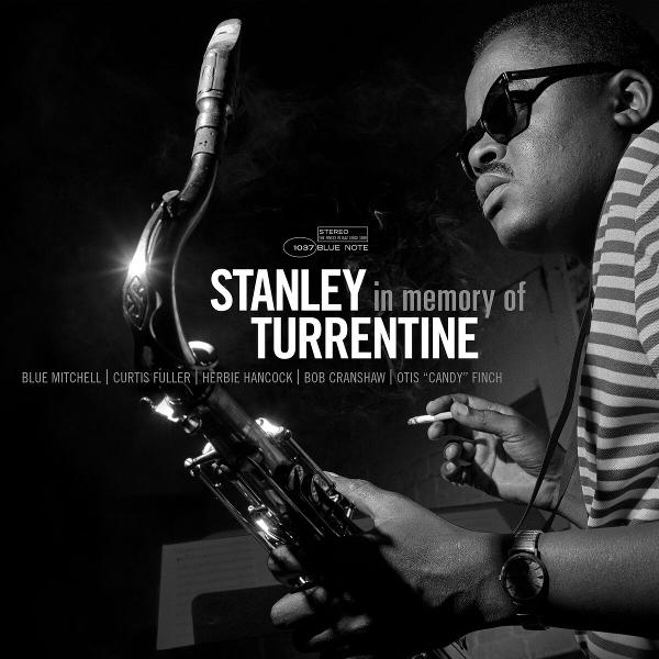 Jazz album borító: Egy napszemüveges férfi szaxofont és cigarettát tart. A szöveg szerint "STANLEY in memory of TURRENTINE".
