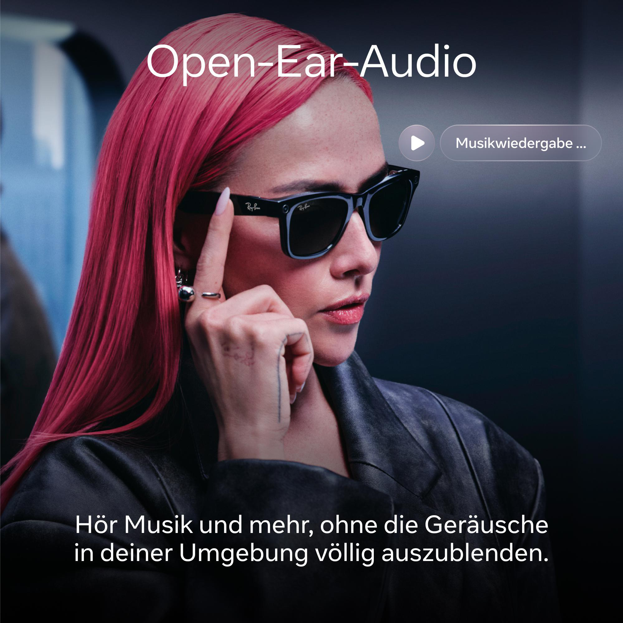 Frau mit pinken Haaren trägt Sonnenbrille, hält Finger an Brille. Text: Open-Ear-Audio.