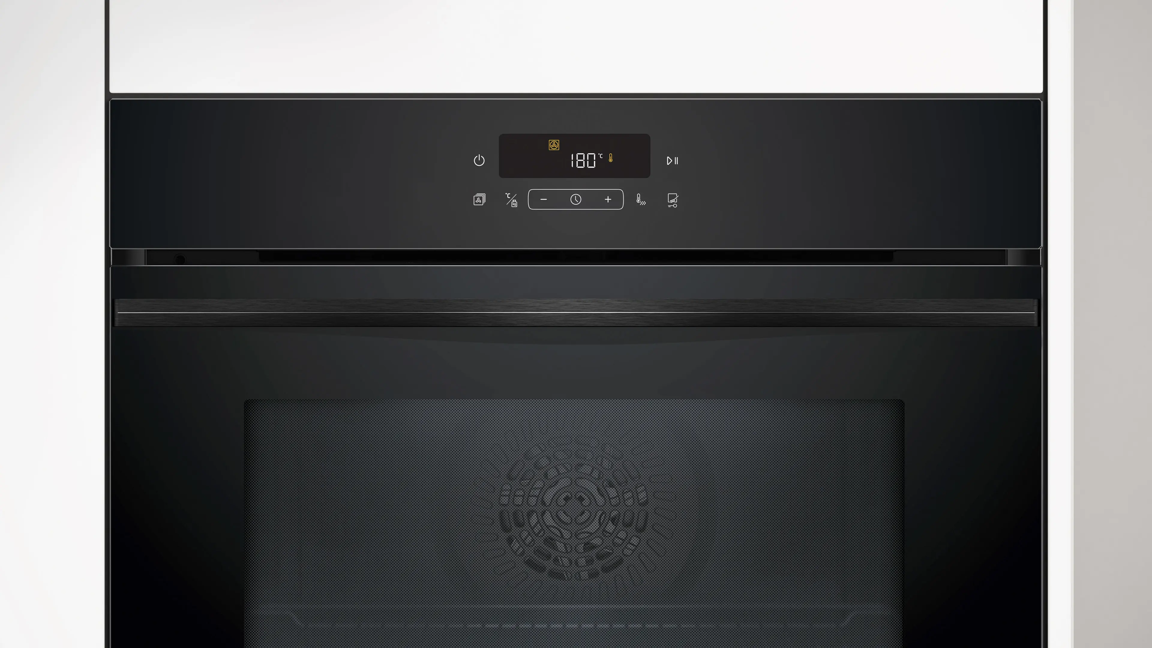 Un horno negro empotrado con pantalla digital que muestra 180 grados. Botones de encendido, ajustes y temporizador visibles.