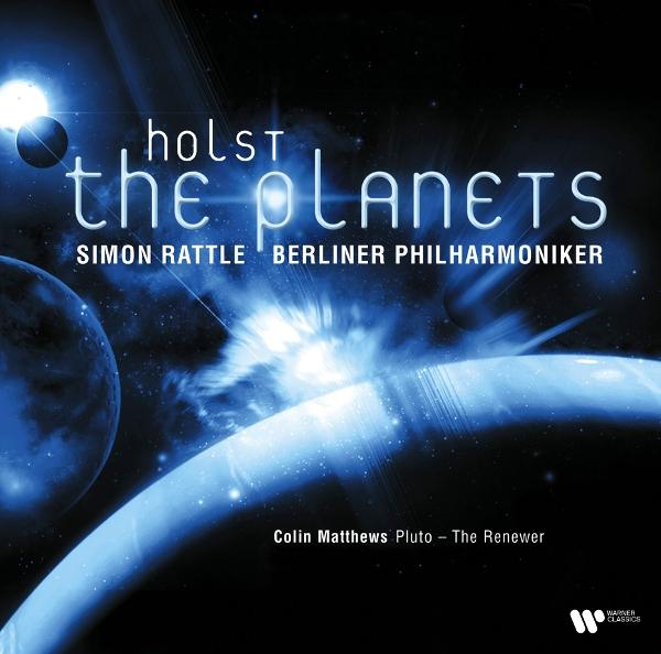 Albumcover: 'Holst, The Planets'. Blauer Weltraumhintergrund mit Planeten, Text und den Namen von Simon Rattle und Berliner Philharmoniker.