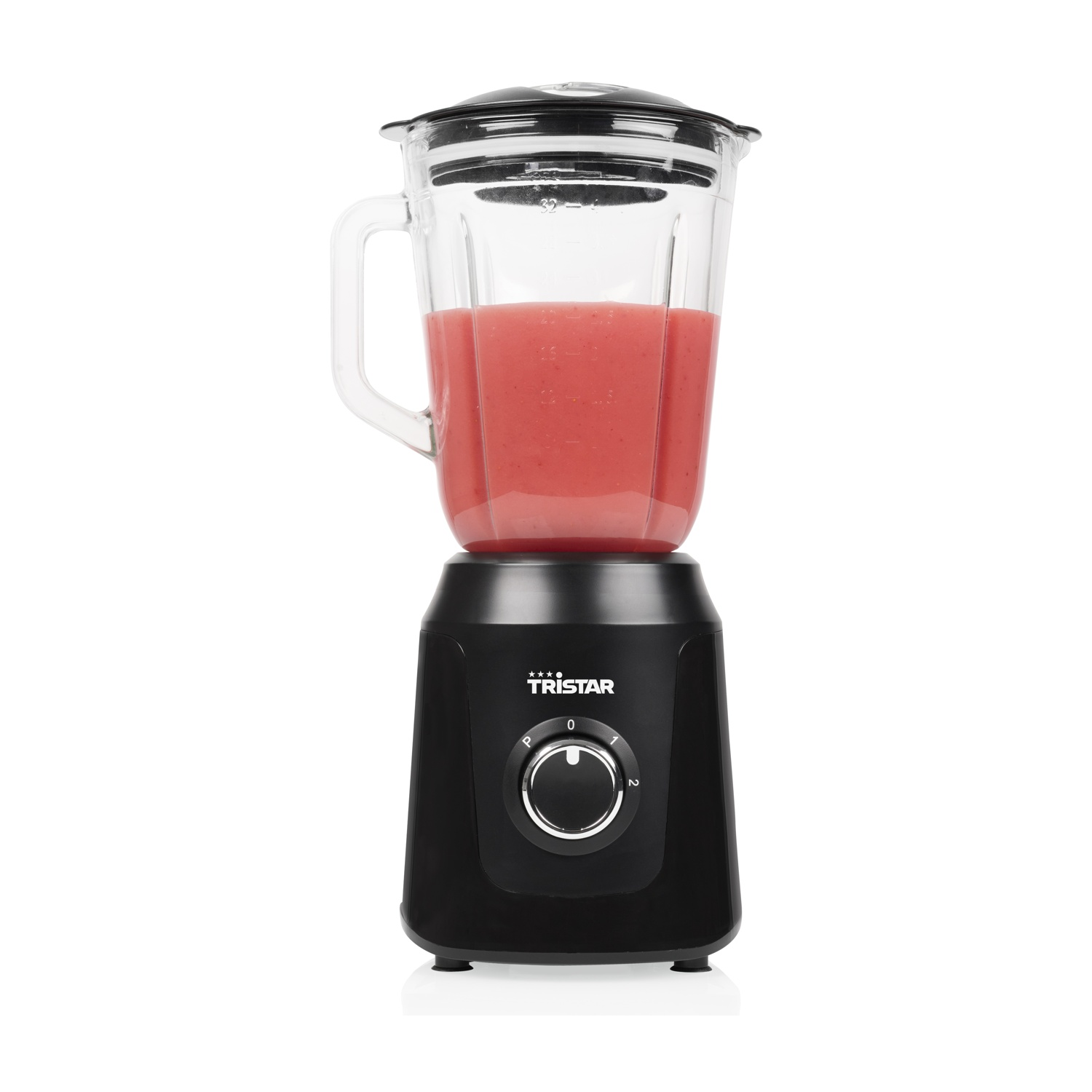 Un frullatore nero e in vetro con liquido rosa all'interno. Il frullatore ha una manopola di controllo e un coperchio. Lo sfondo è bianco.