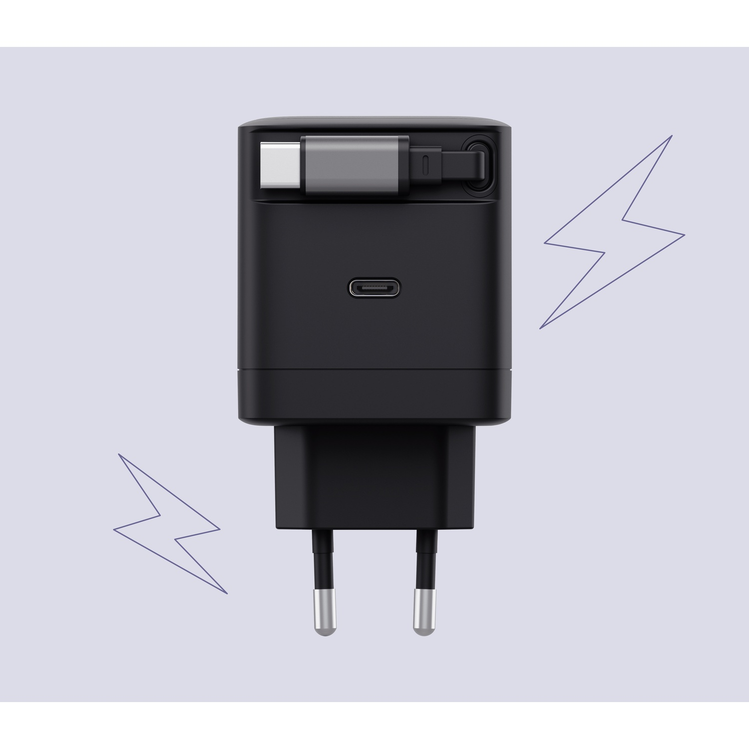 Un caricabatterie nero con porta USB-C e spine. Grafica a fulmine su sfondo viola chiaro.