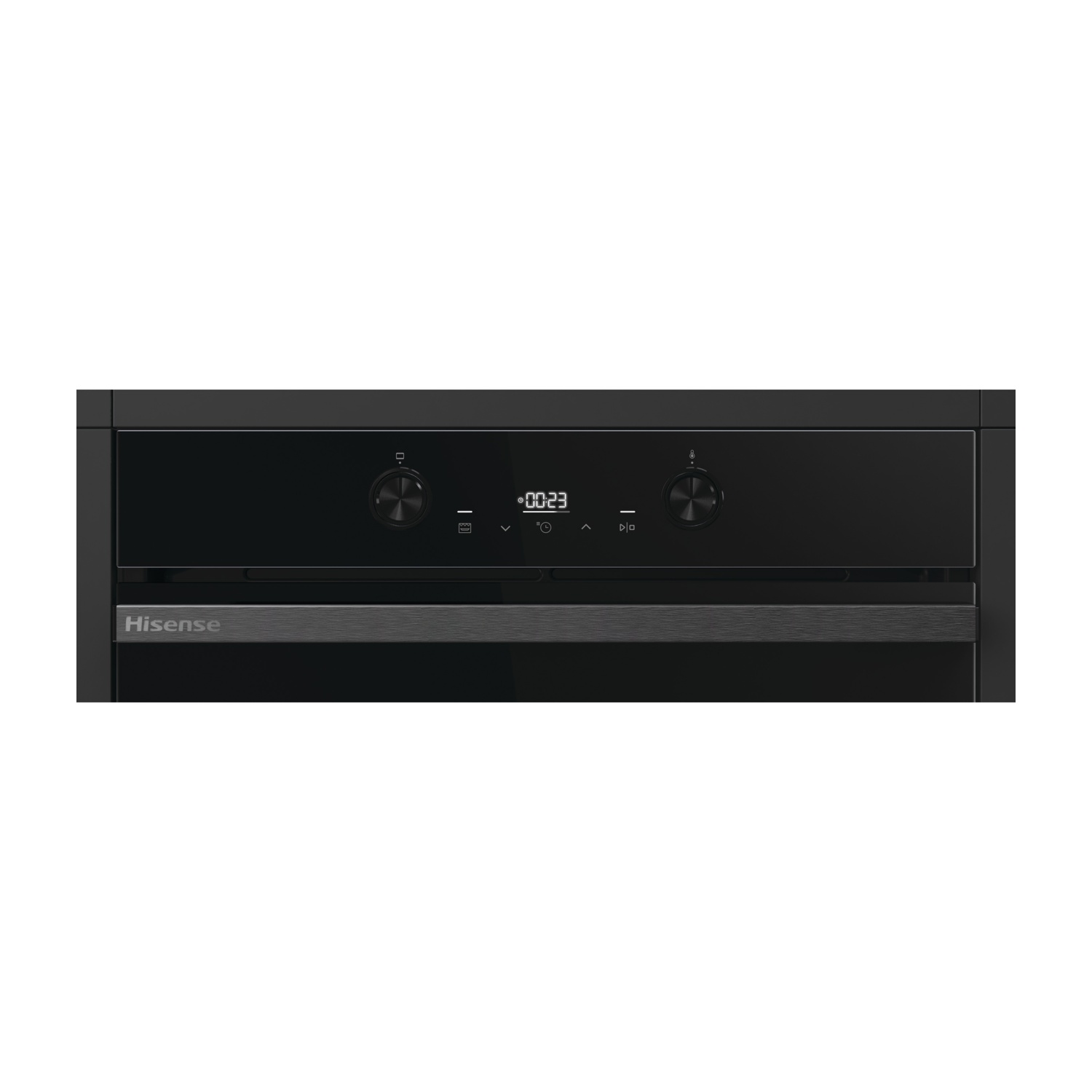 Frontale del forno Hisense nero, con display digitale che mostra l'ora. Sono visibili due manopole e pulsanti di controllo.