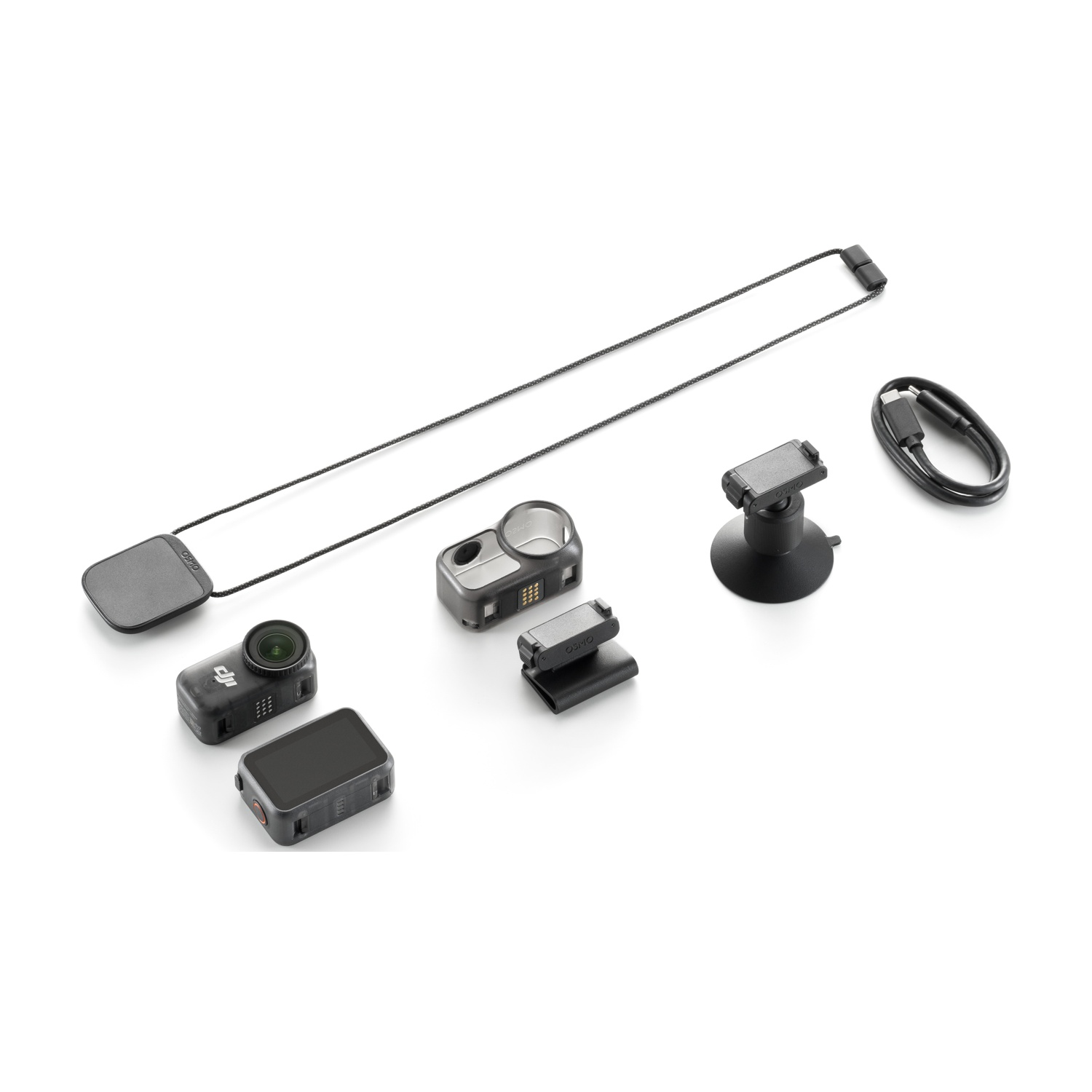 Una collezione di accessori per fotocamere neri tra cui fotocamere, supporti, un cordino e un cavo, il tutto su sfondo bianco.