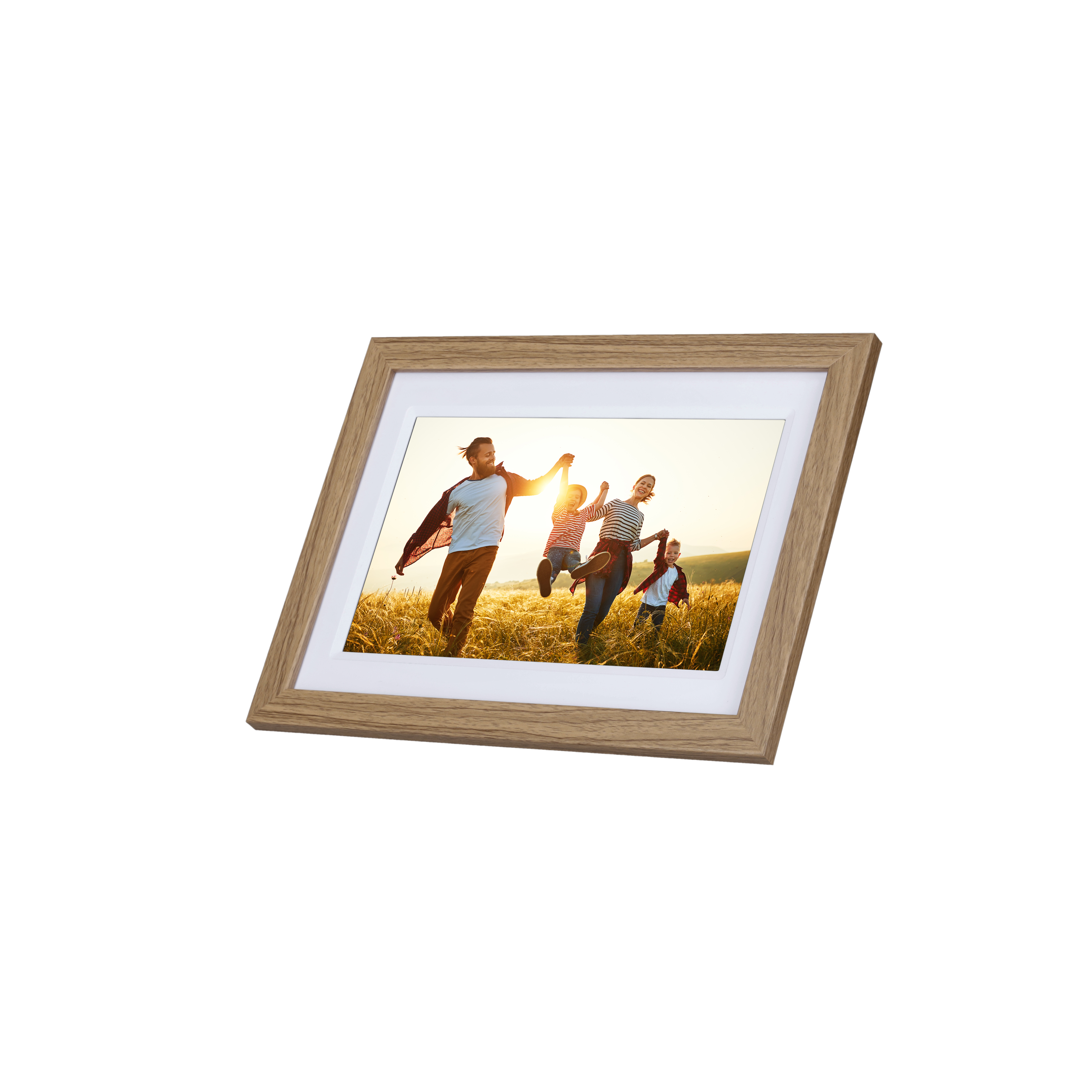 Ein gerahmtes Foto zeigt eine Familie, die durch ein Weizenfeld rennt. Der Rahmen ist aus Holz, abgewinkelt und vor weißem Hintergrund.