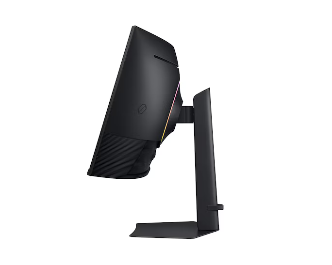 Egy fekete gamer monitor. A képernyő meg van döntve. Az állvány fekete. LED-lámpák vannak a hátulján.
