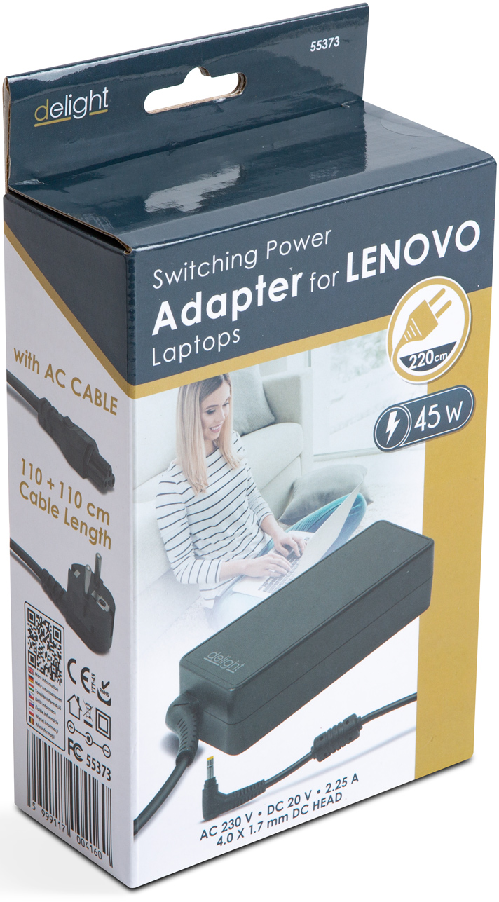 Doboz Lenovo laptopokhoz való hálózati adapterrel. Tartalmaz AC kábelt, specifikációkat és egy nőt, aki laptopot használ a háttérben.