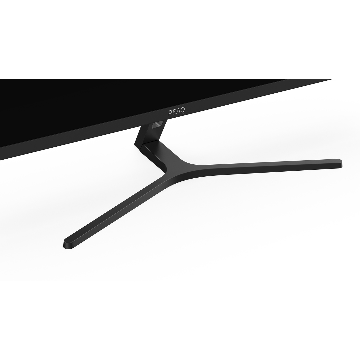 Un écran d'ordinateur noir et son support sur fond blanc. Le support est à trois pieds. L'écran porte la marque PEAQ.