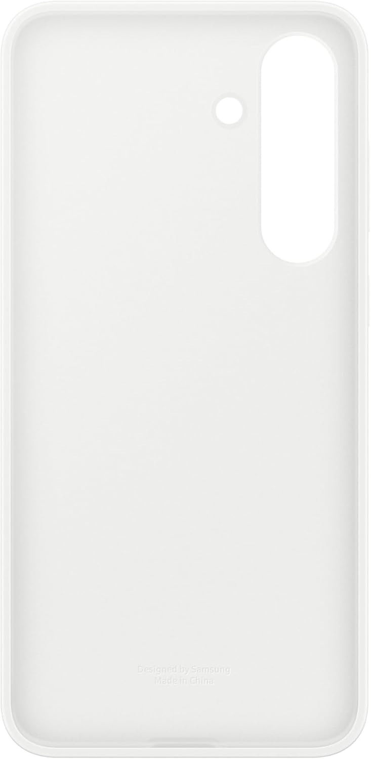 Eine weiße Handyhülle mit einem Kamer Loch und einem Ausschnitt für das Telefon. Unten steht 'Designed by Samsung Made in China'.