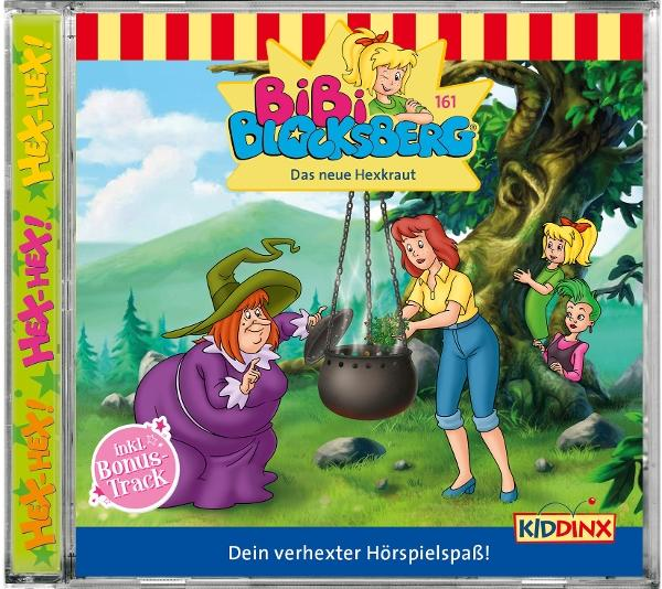 Cartoon-Cover mit Hexen, einem Kessel und Zeichentrickfiguren. Grüne Hügel und Bäume im Hintergrund. Der Titel lautet 'Bibi Blocksberg'.