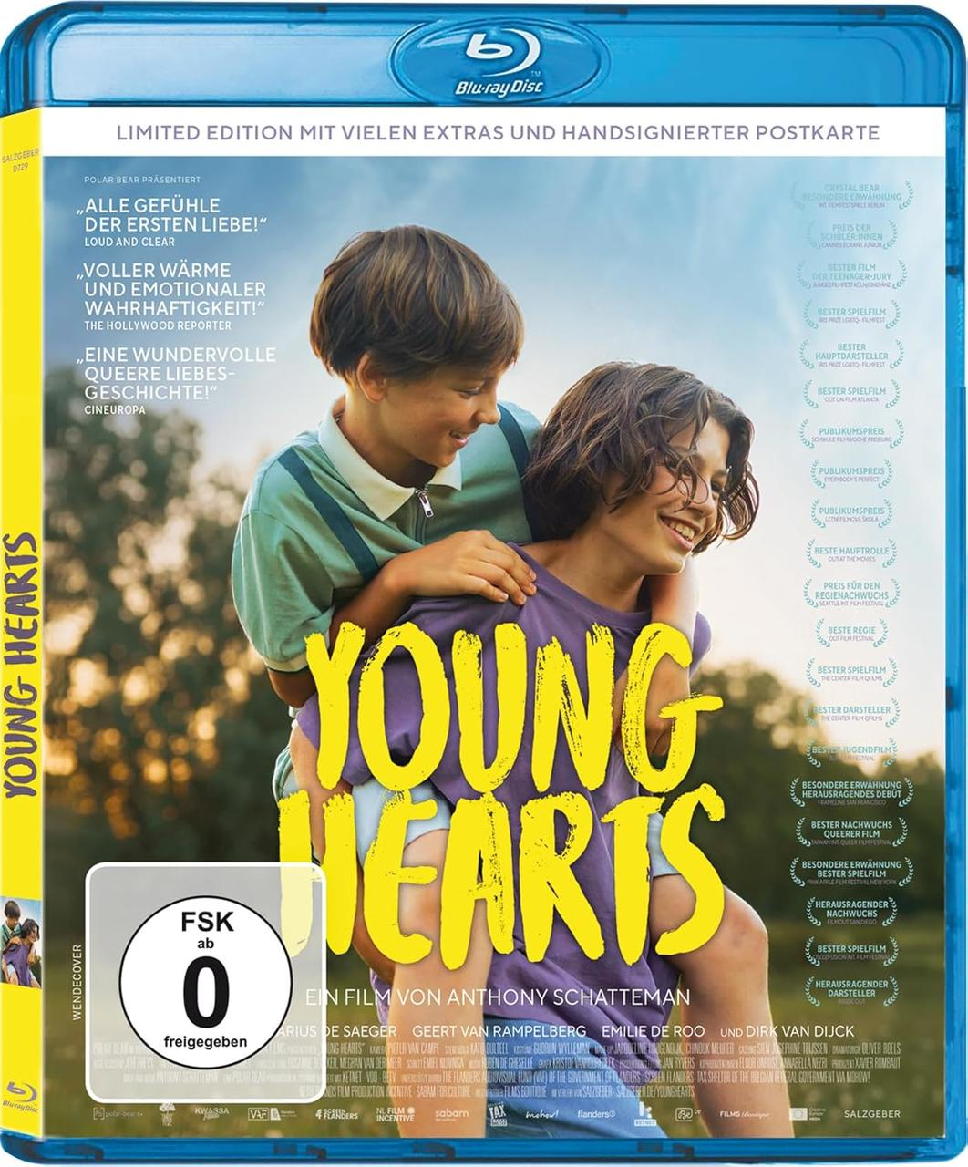Blu-ray-Cover von 'Young Hearts'. Zwei Jungen umarmen sich. Text enthält Titel, Namen der Schauspieler und Auszeichnungen.