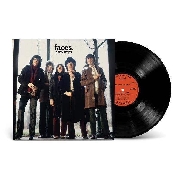 Albumcover für "Faces. Early Steps" mit Schallplatte. Fünf Männer in 70er-Jahre-Kleidung.