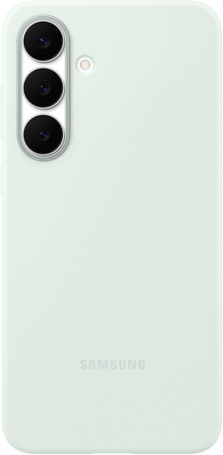 Eine mintgrüne Handyhülle mit Dreifachkamera und Samsung-Logo. Die Hülle ist schlicht, mit abgerundeten Ecken.