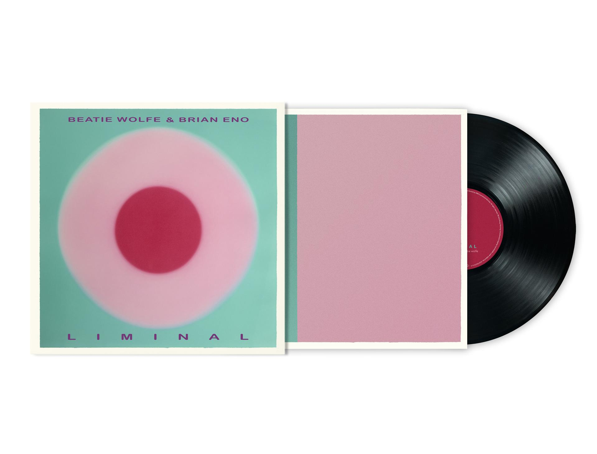 Albumcover mit rosa und türkis Design. Daneben liegt eine Schallplatte. Das Album trägt den Titel „Liminal“ von Beatie Wolfe & Brian Eno.