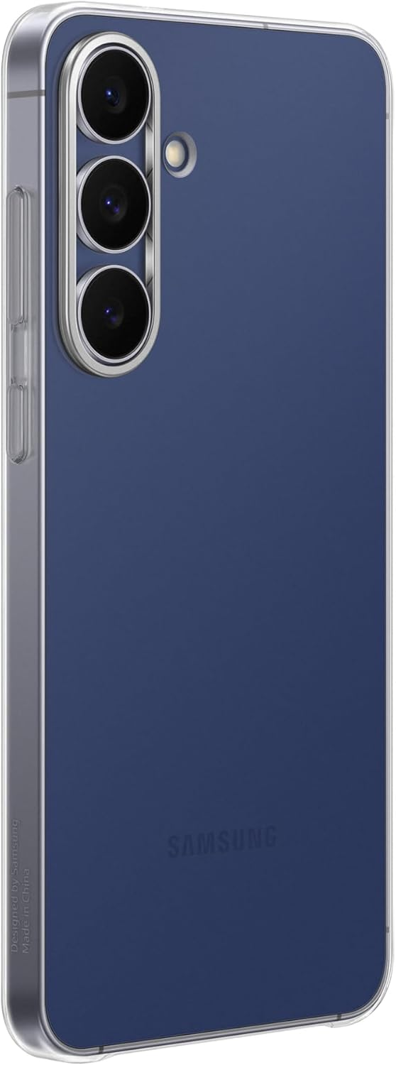 Eine blaue Handyhülle mit klarem Rand. Drei Kameralinsen sind sichtbar. Das Samsung-Logo befindet sich unten.