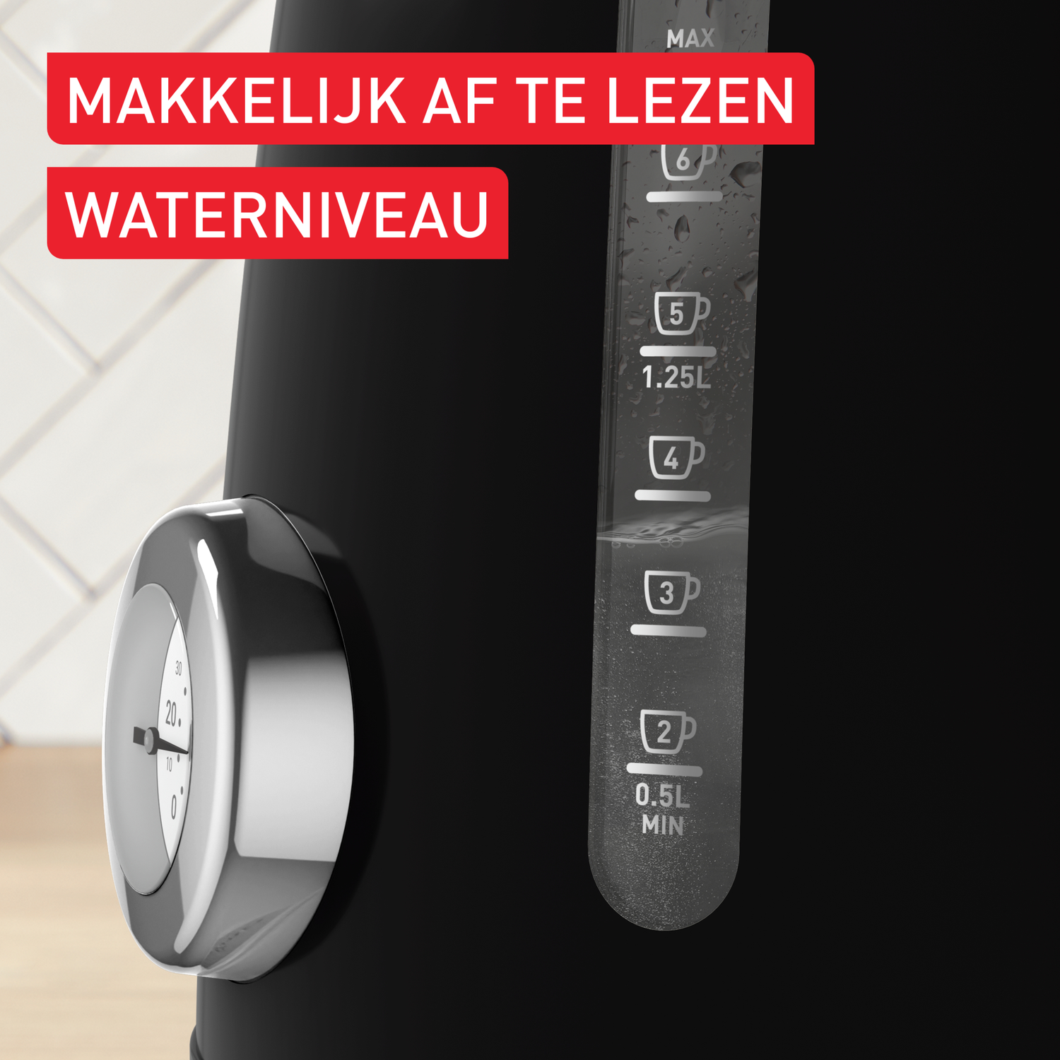 A black kettle with a water level indicator. The scale shows water levels. The text 'MAKKELIJK AF TE LEZEN WATERNIVEAU' is on top.