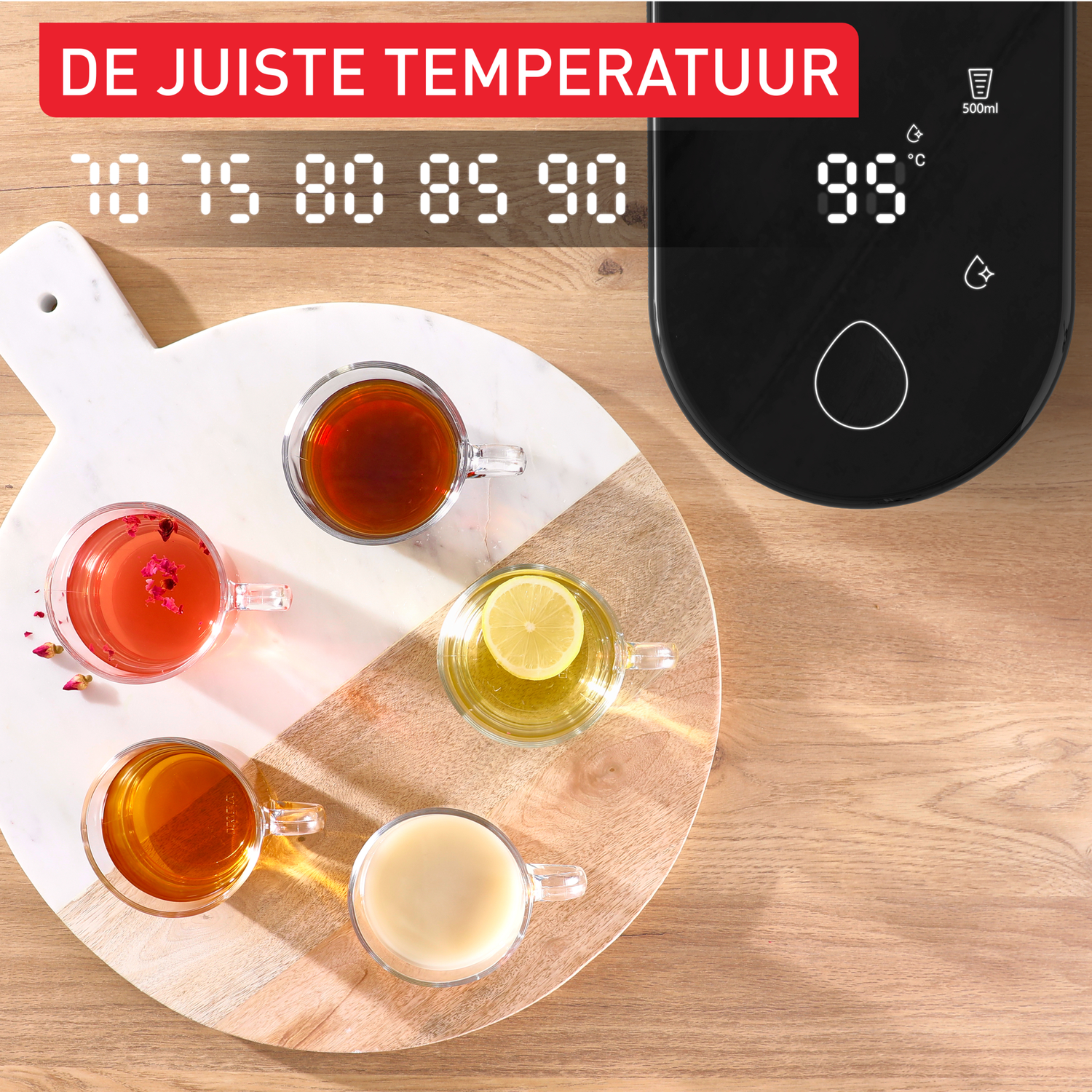 Verres de thé sur une planche en bois, écran numérique affichant 95 degrés. Texte indique température idéale.