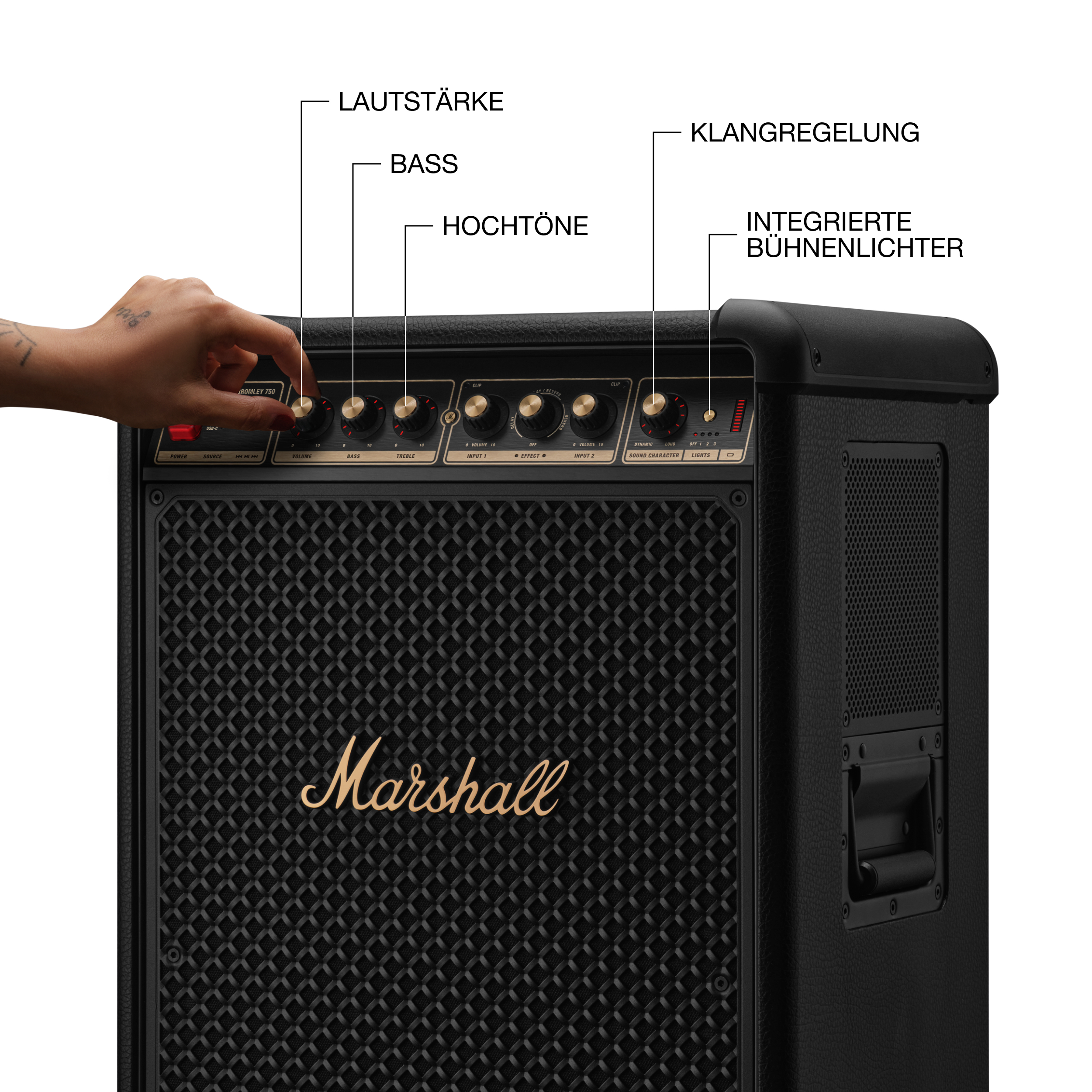 Eine Hand stellt den Knopf eines Marshall-Verstärkers ein. Etiketten: Lautstärke, Bass, Höhen und Effekt. Schwarz-goldenes Farbschema.