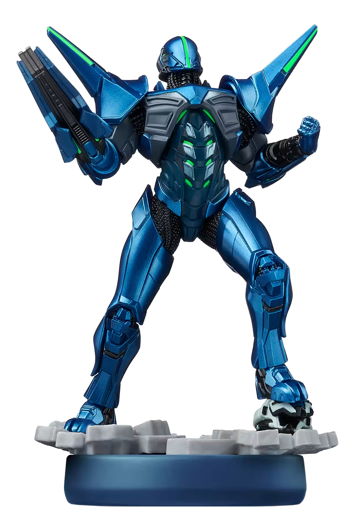 Eine blaue Roboterfigur mit grünen Akzenten. Sie steht auf einem grau-blauen Sockel, mit schwarzem Hintergrund. Sie ist in Kampfpose.