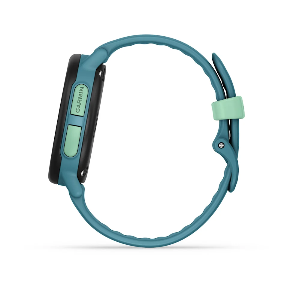 Eine türkisfarbene Garmin-Smartwatch mit schwarzem Bildschirm und grünen Knöpfen wird auf weißem Hintergrund angezeigt.
